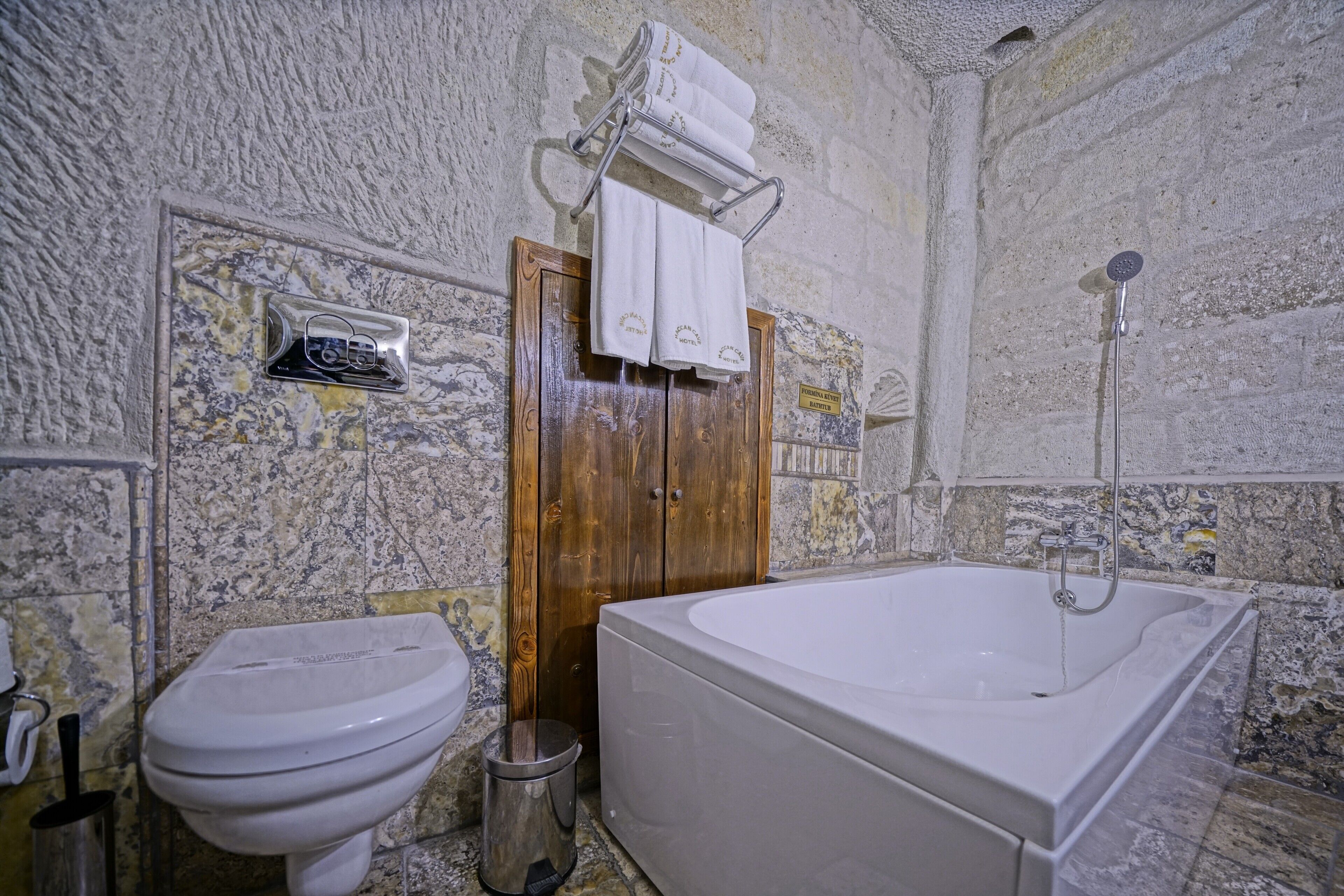 Maccan Cave Hotel