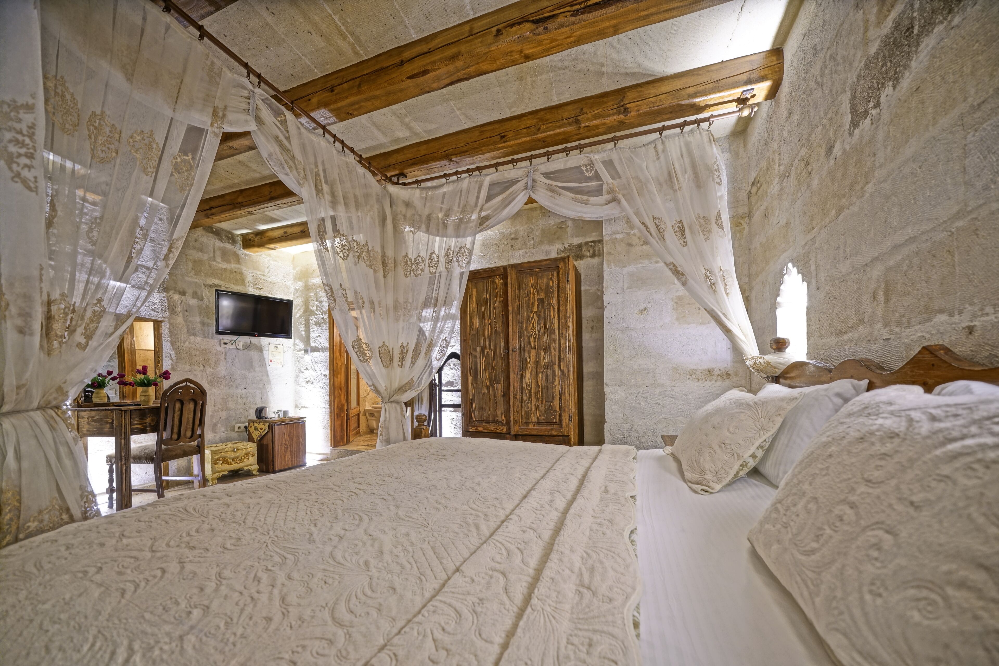 Maccan Cave Hotel