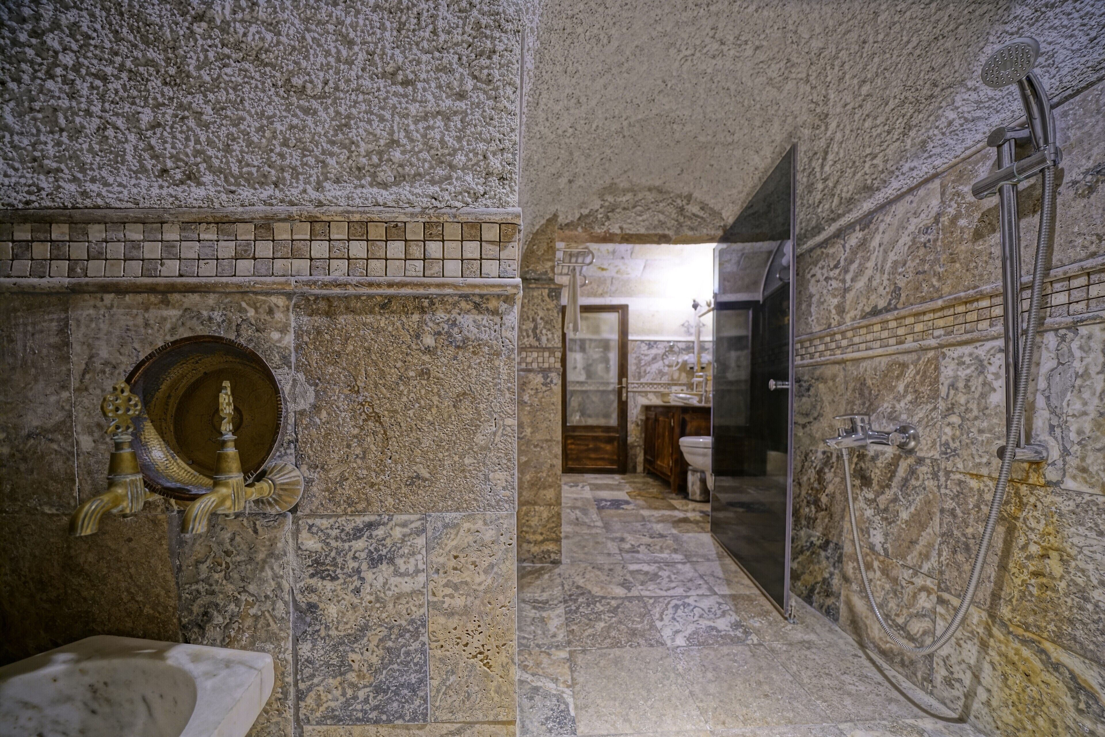 Maccan Cave Hotel