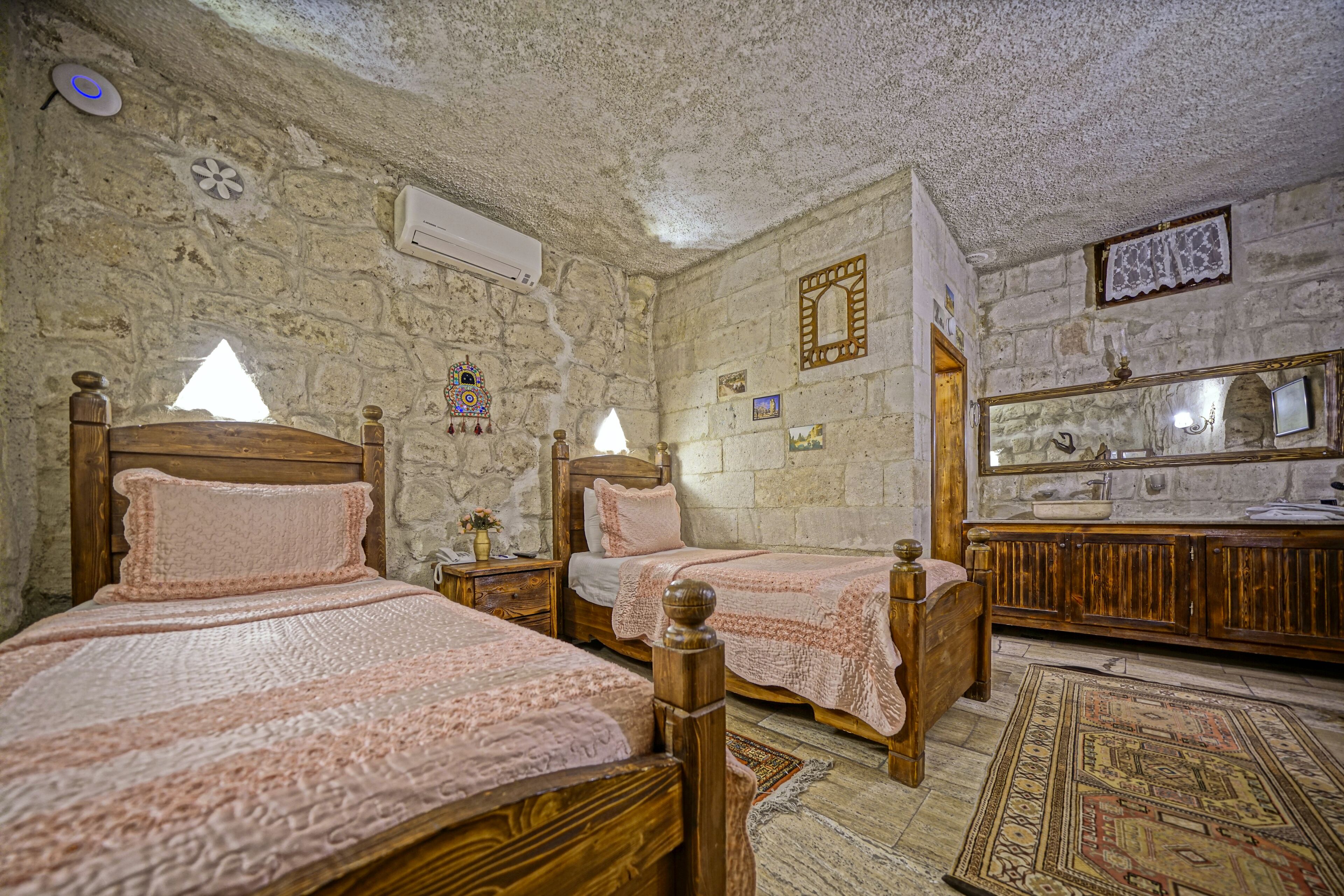 Maccan Cave Hotel