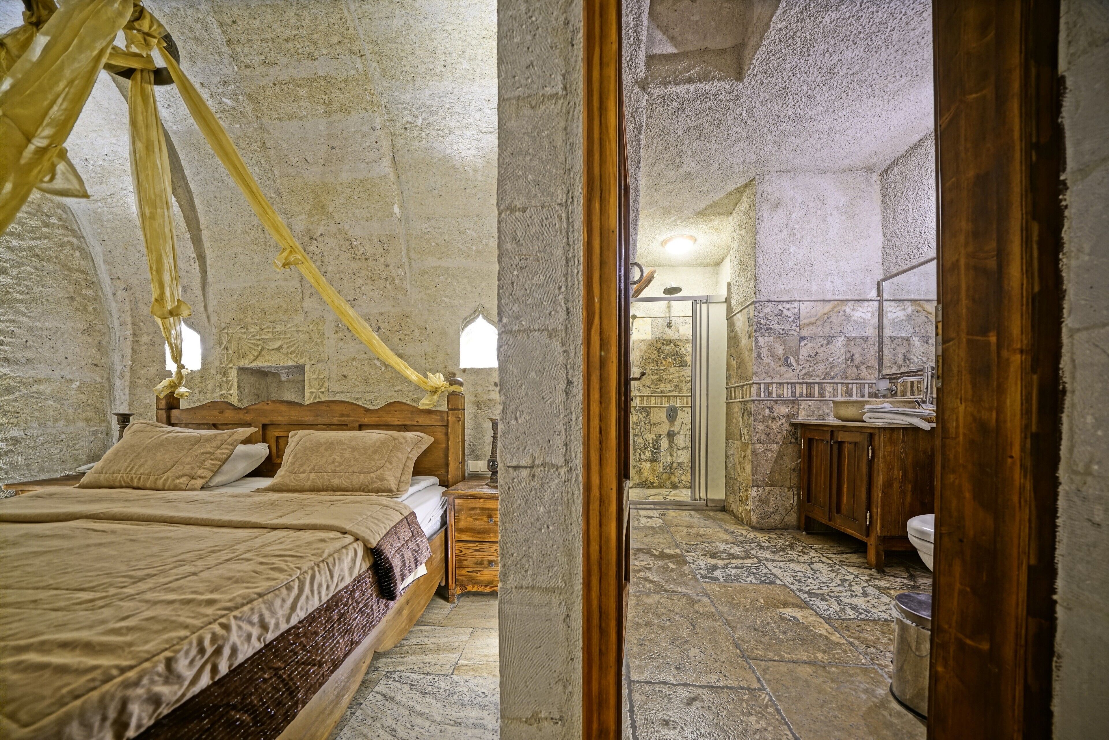 Maccan Cave Hotel