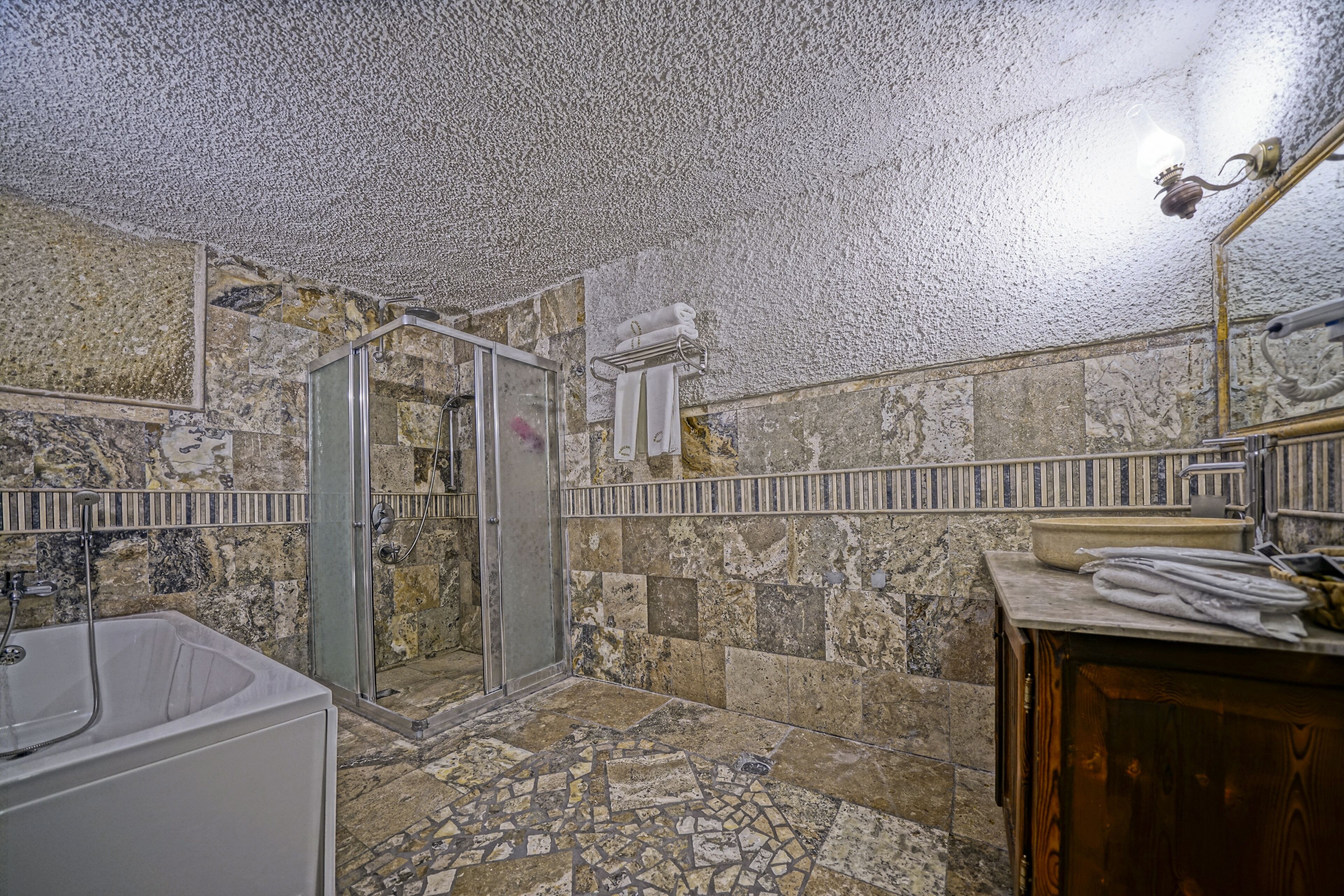 Maccan Cave Hotel