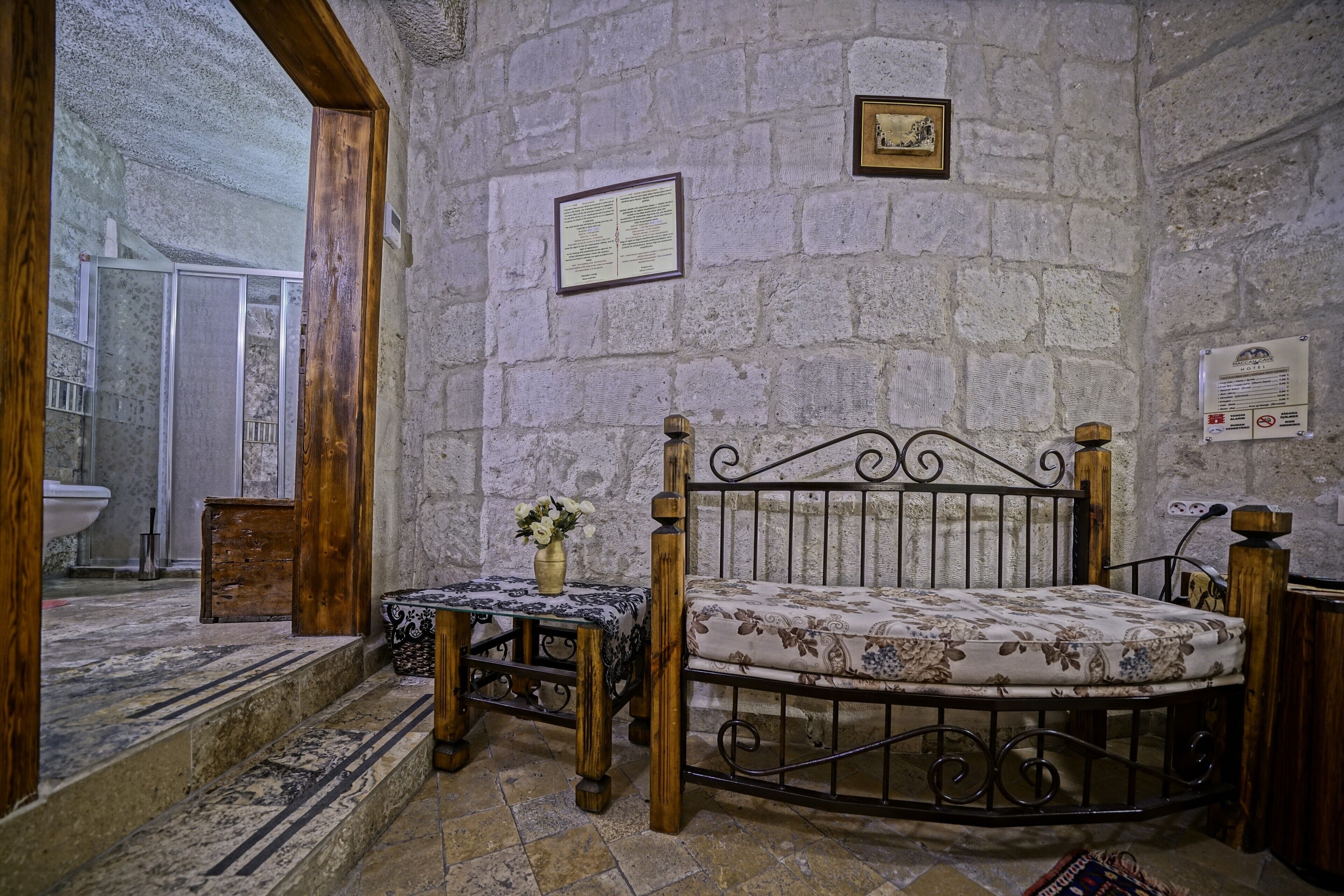 Maccan Cave Hotel