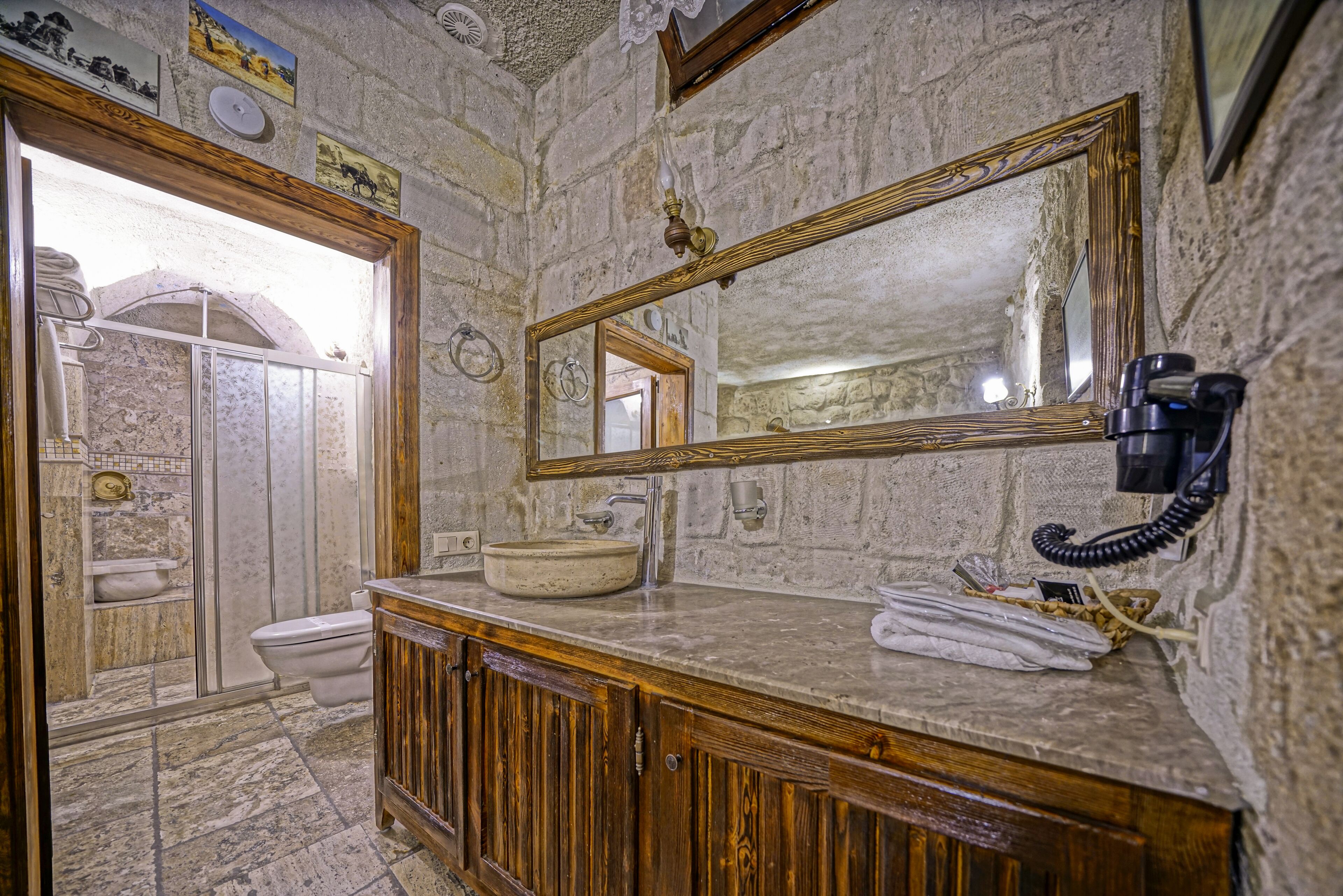 Maccan Cave Hotel