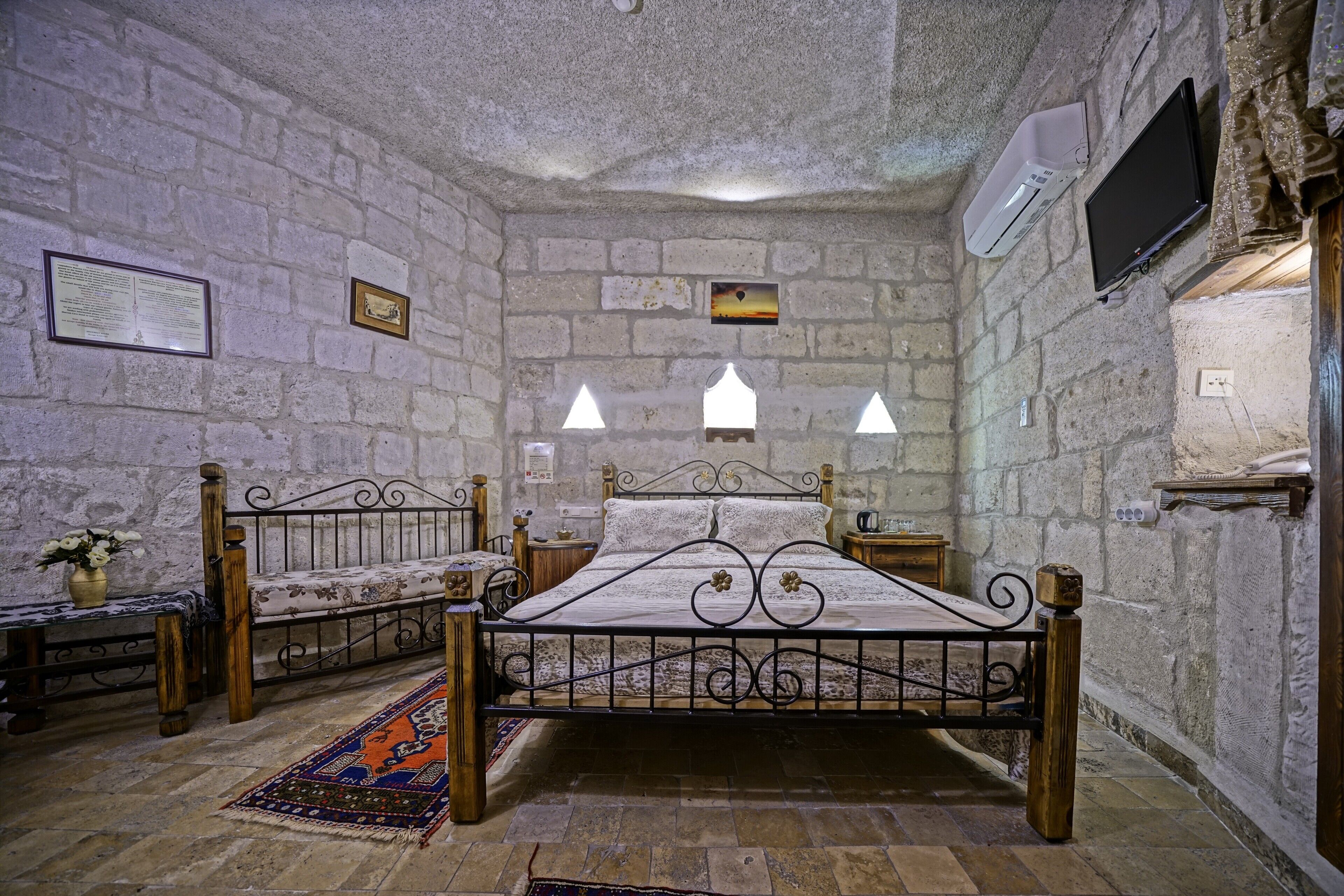 Maccan Cave Hotel