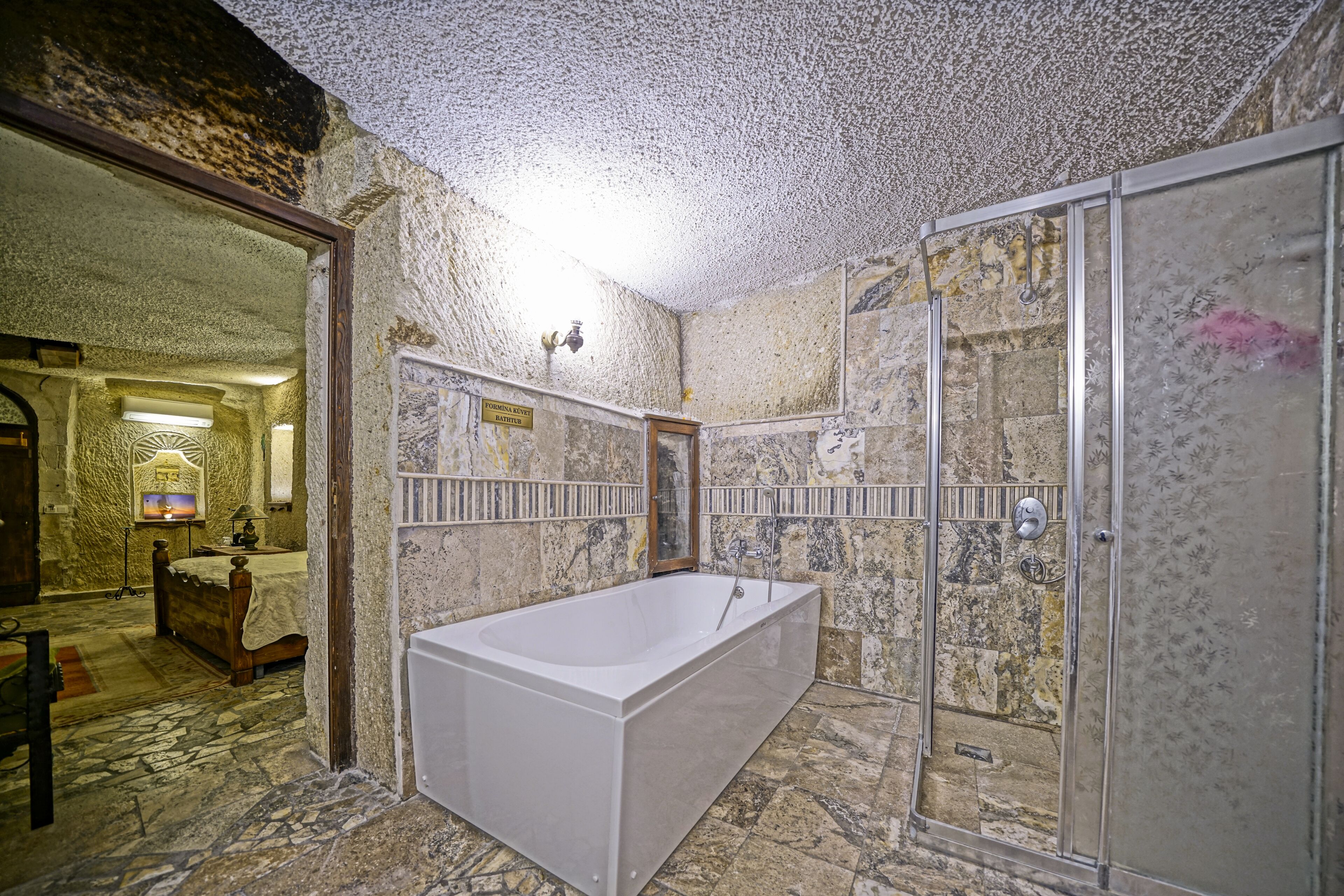 Maccan Cave Hotel
