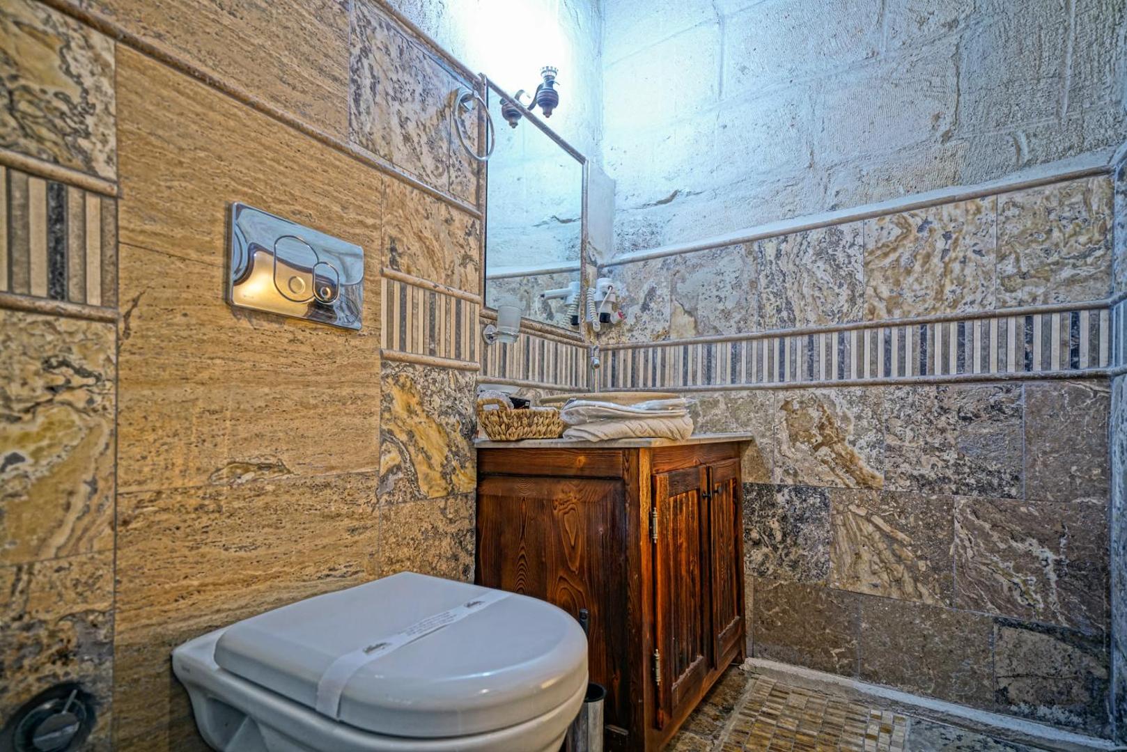 Maccan Cave Hotel