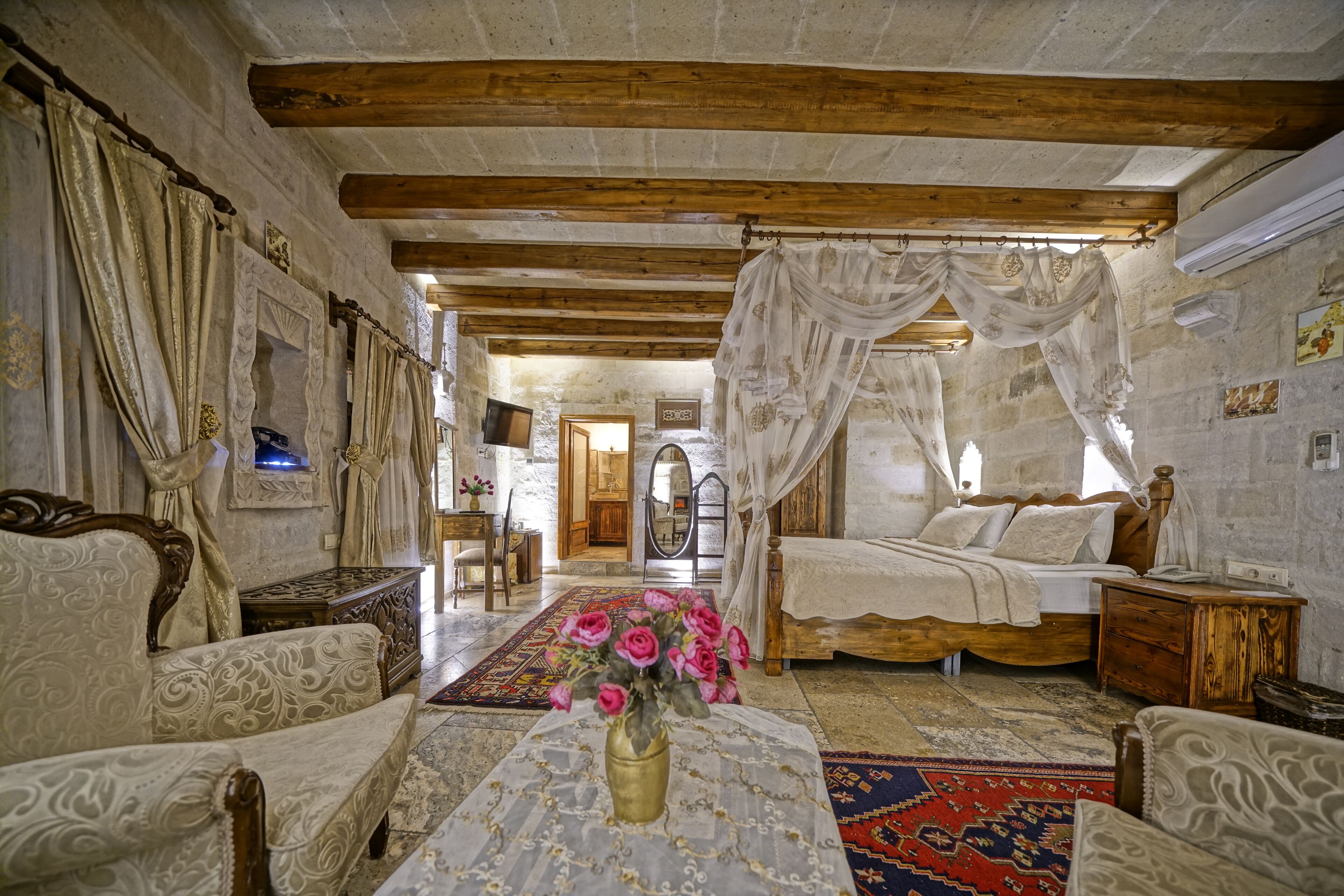 Maccan Cave Hotel
