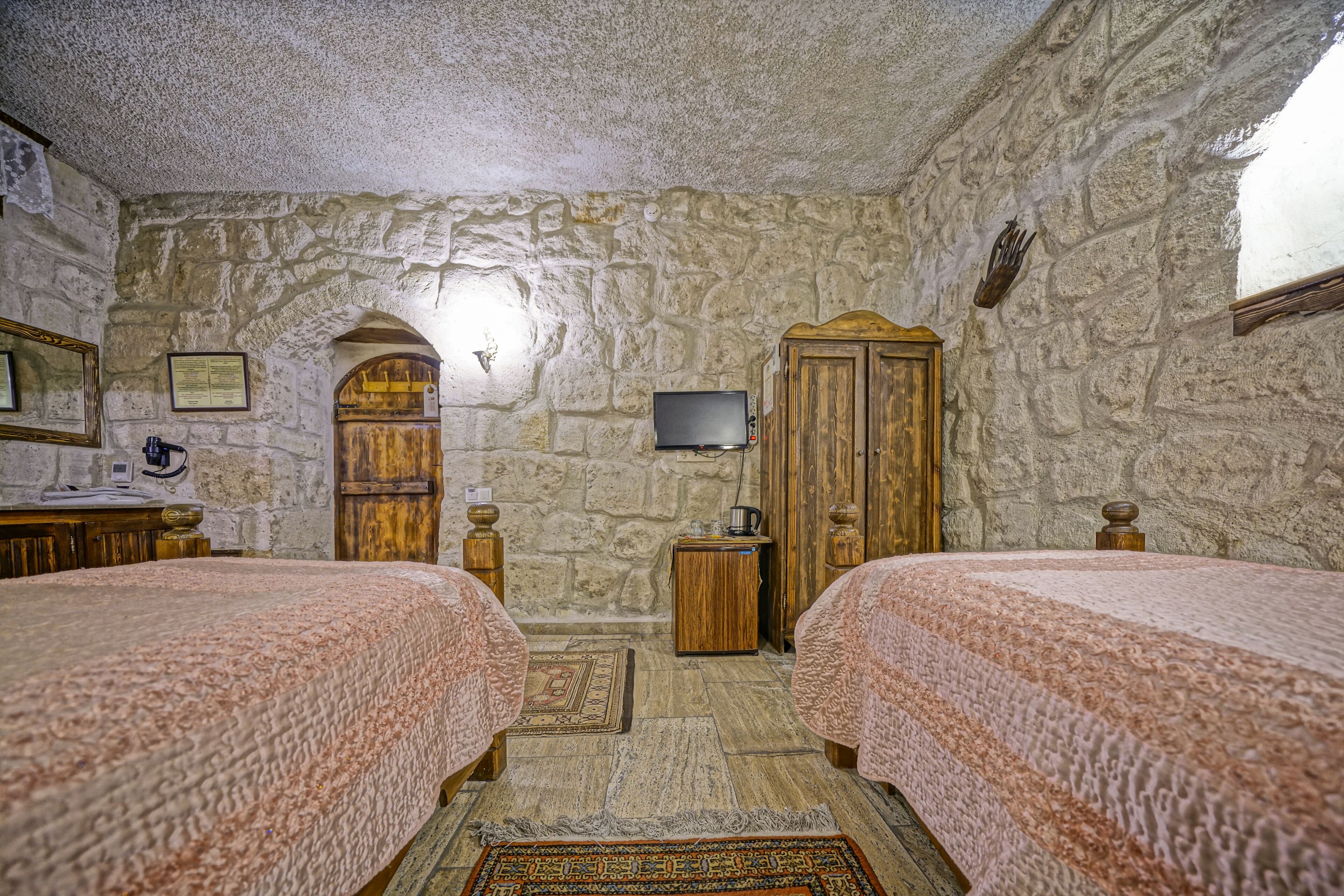 Maccan Cave Hotel