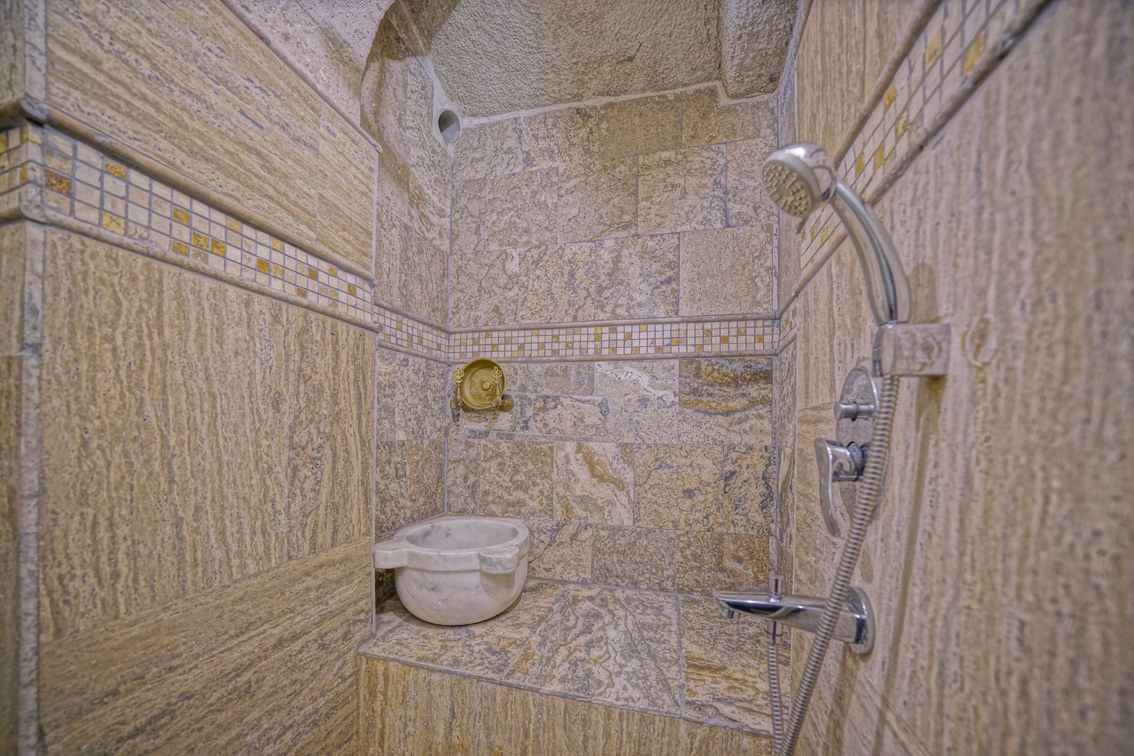 Maccan Cave Hotel
