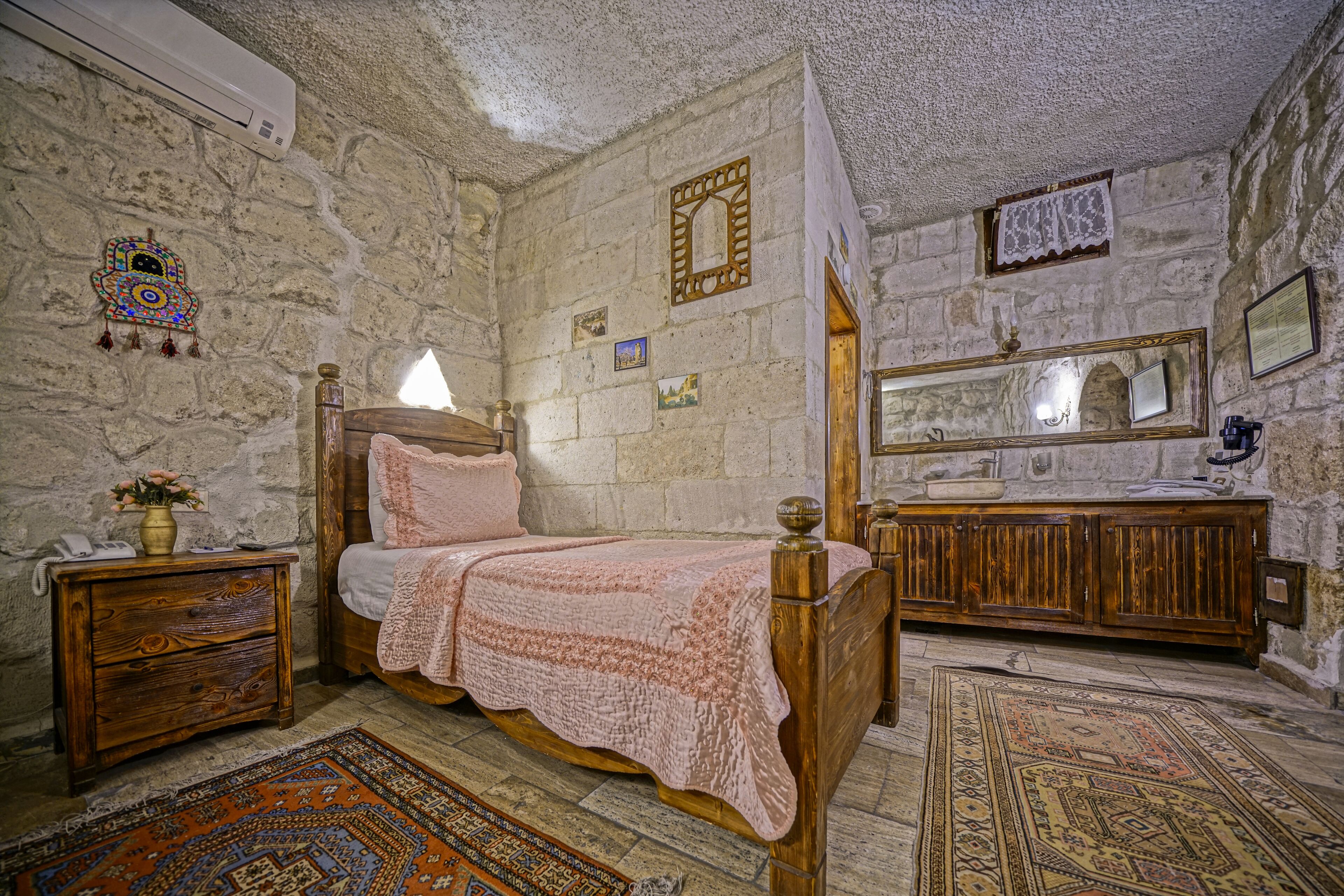 Maccan Cave Hotel