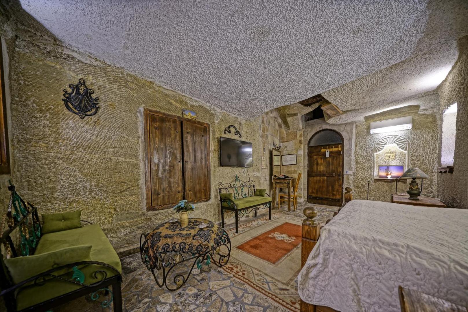 Maccan Cave Hotel