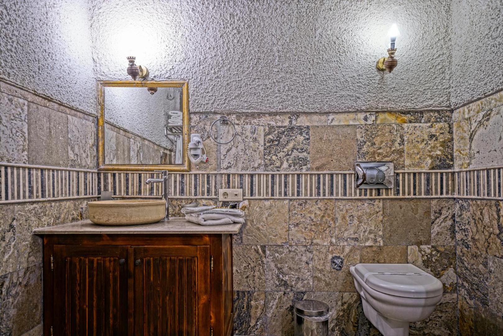 Maccan Cave Hotel