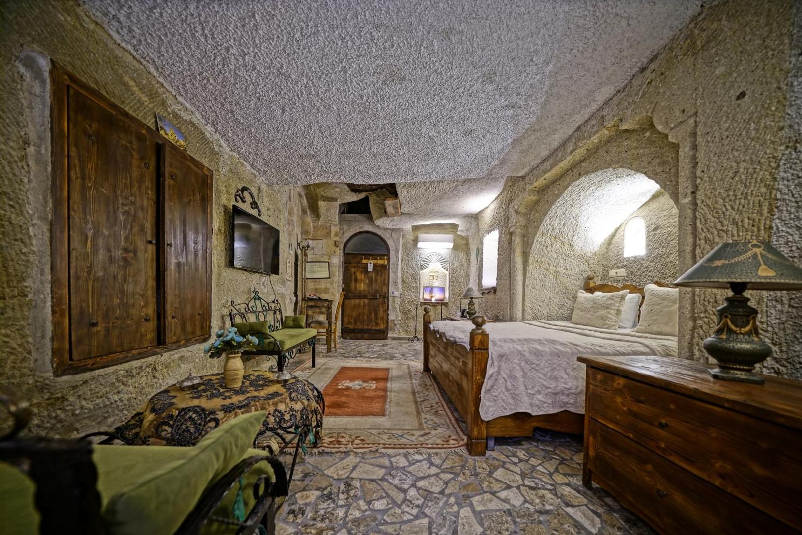 Maccan Cave Hotel