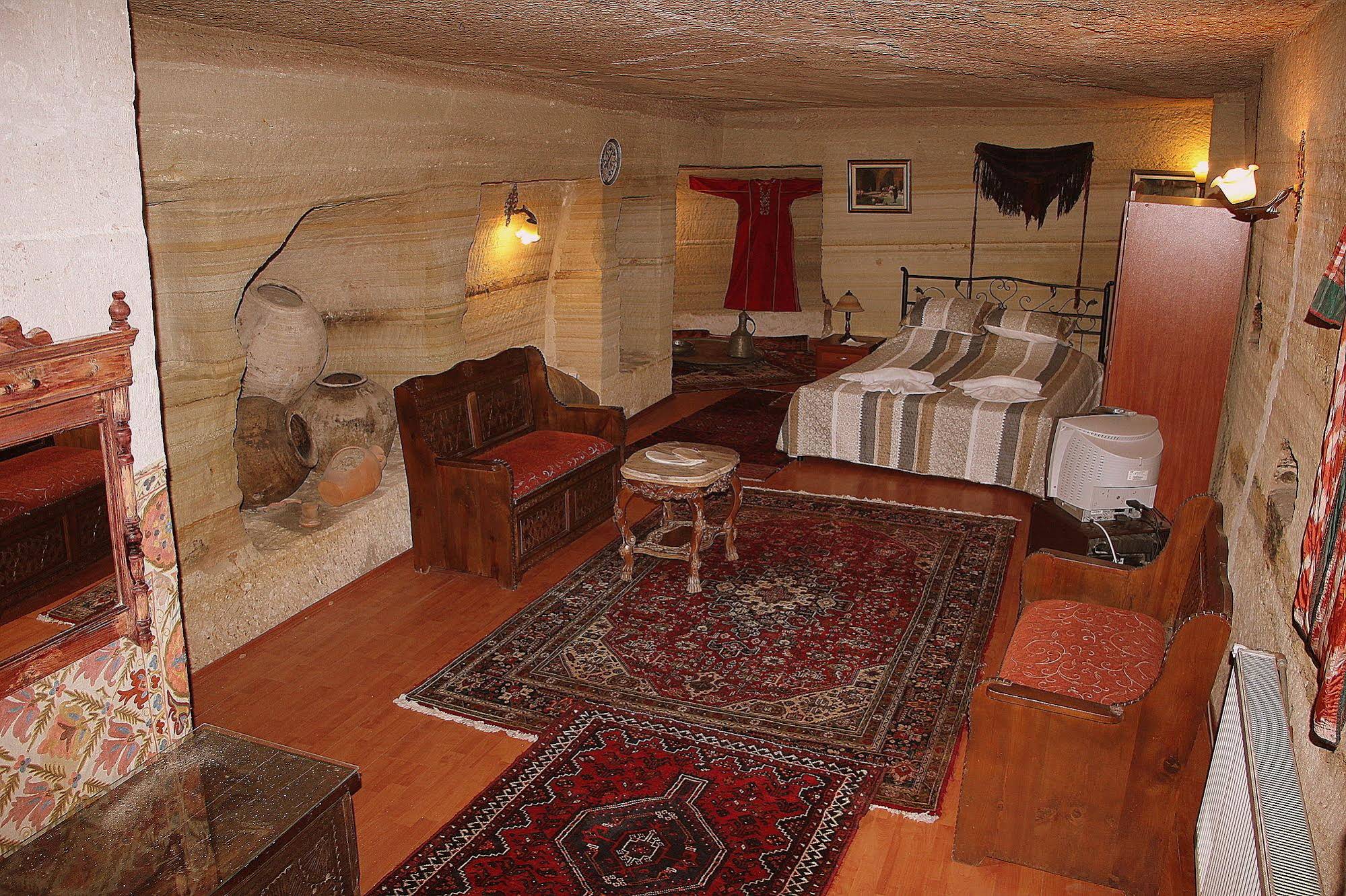 Oriental Cave Suites