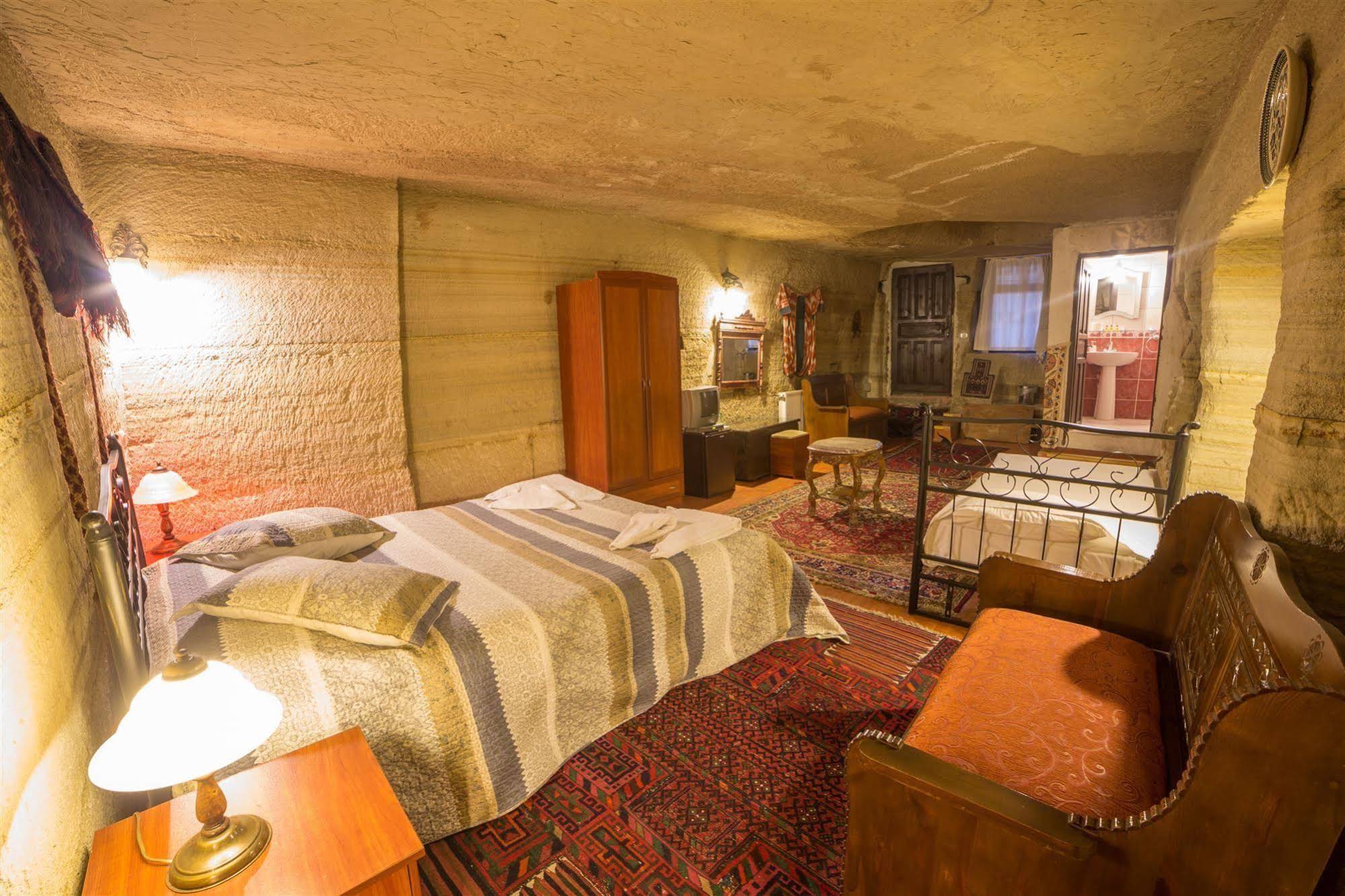 Oriental Cave Suites