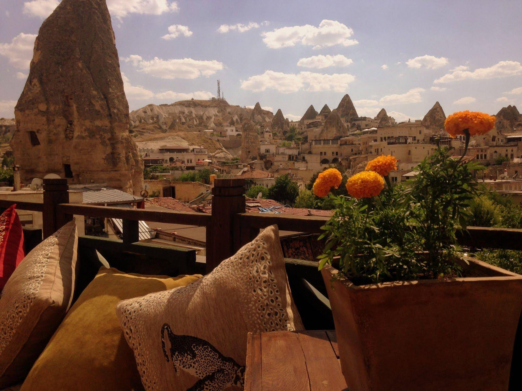 Oriental Cave Suites