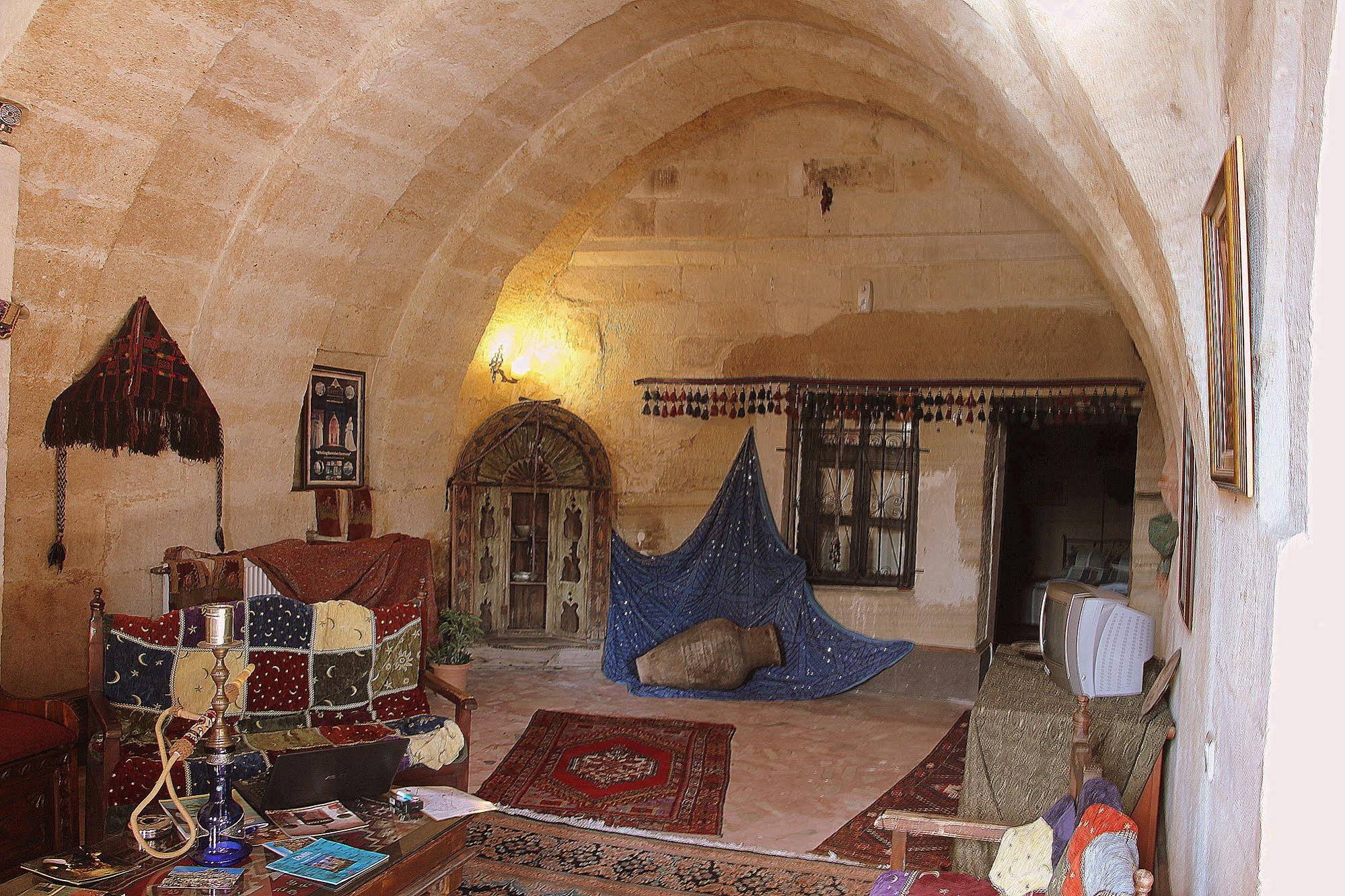 Oriental Cave Suites