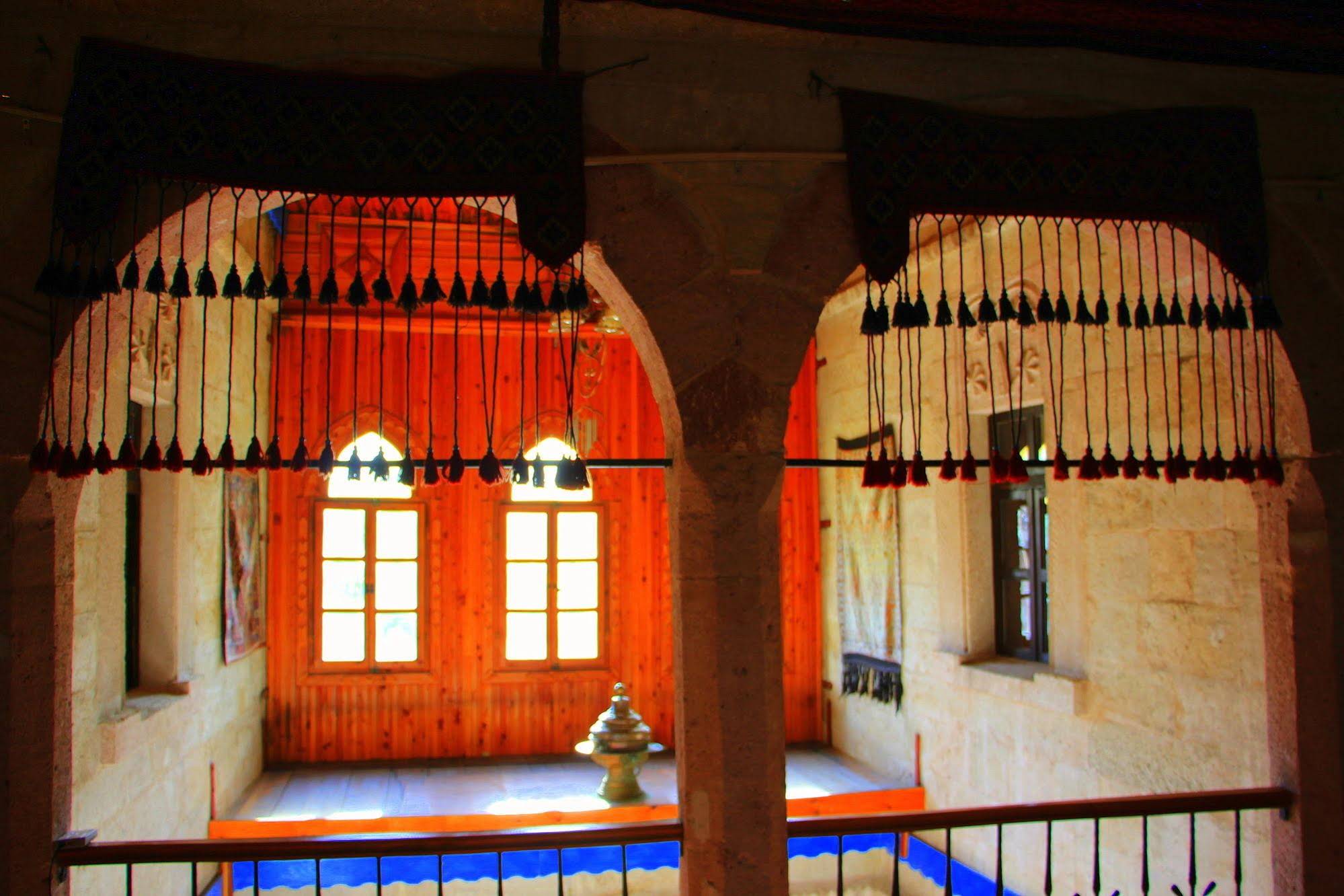 Oriental Cave Suites