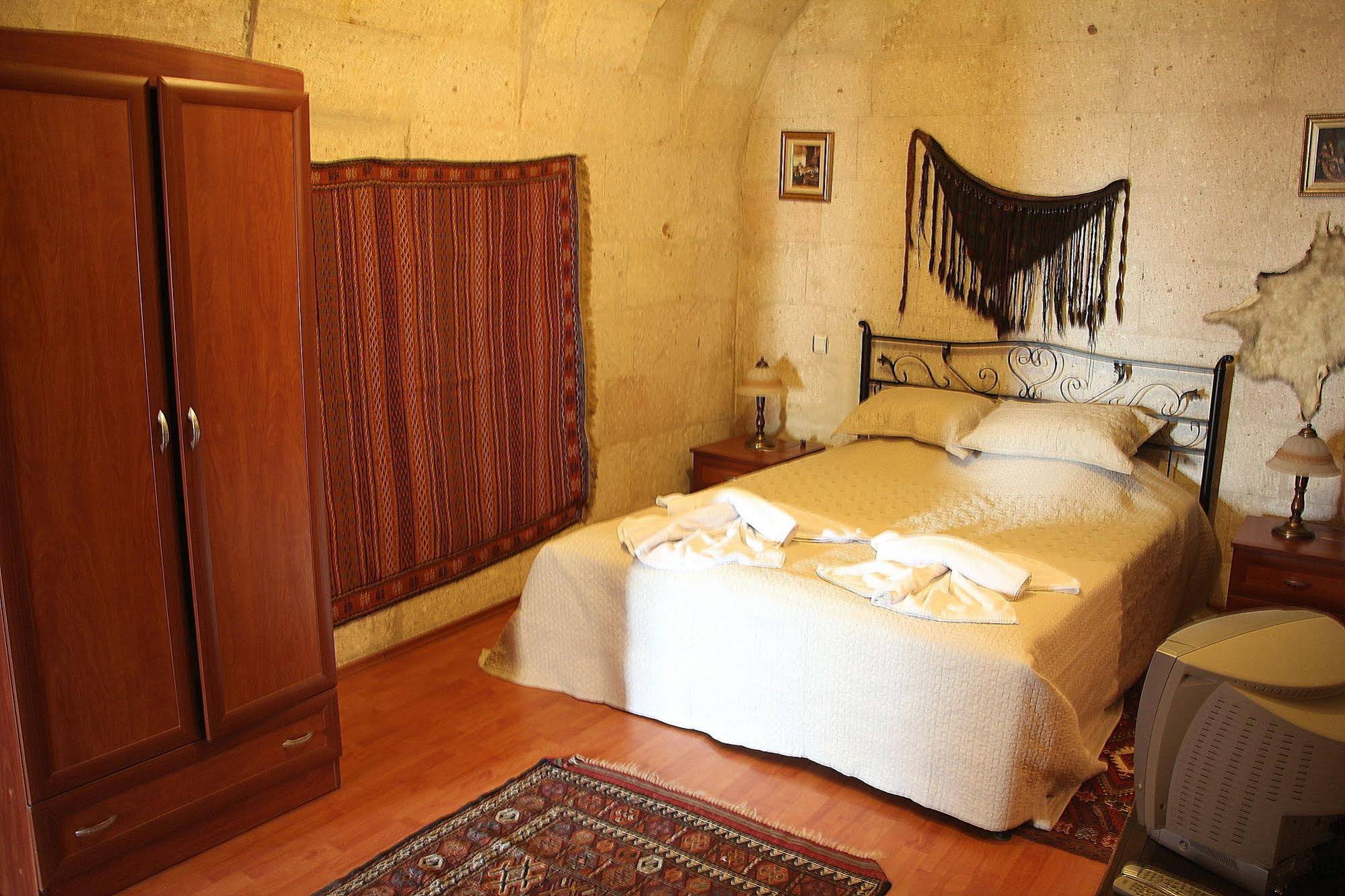 Oriental Cave Suites