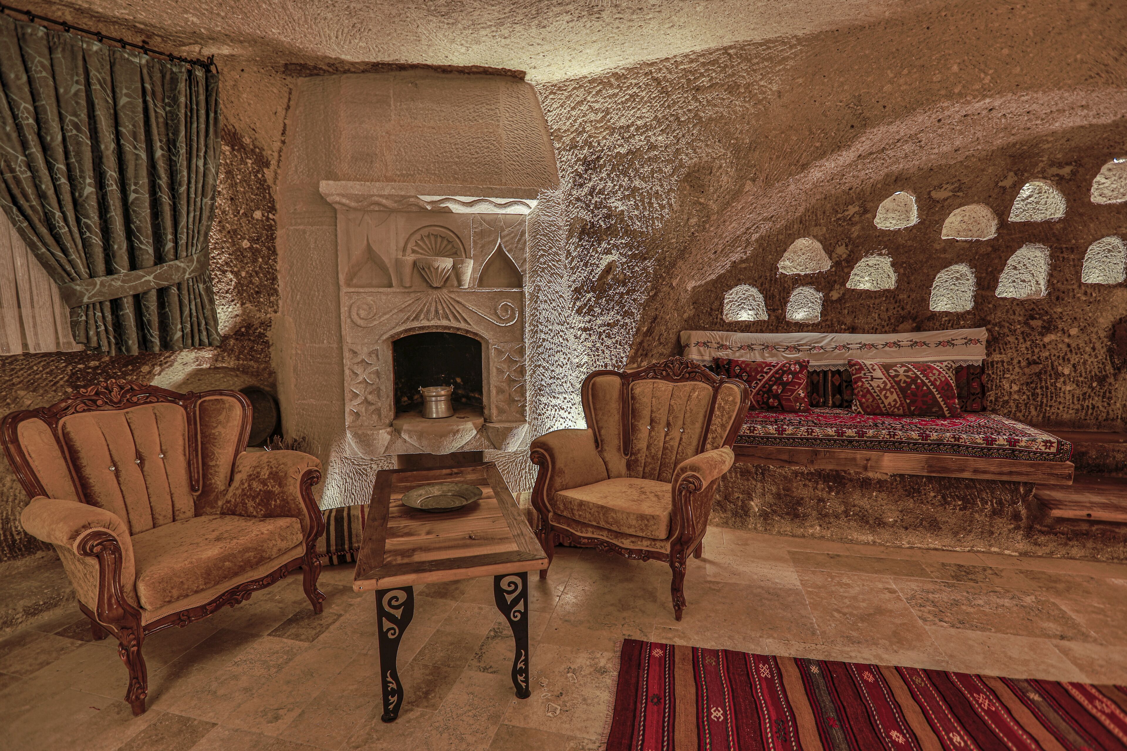 Sah Saray Cave Suites