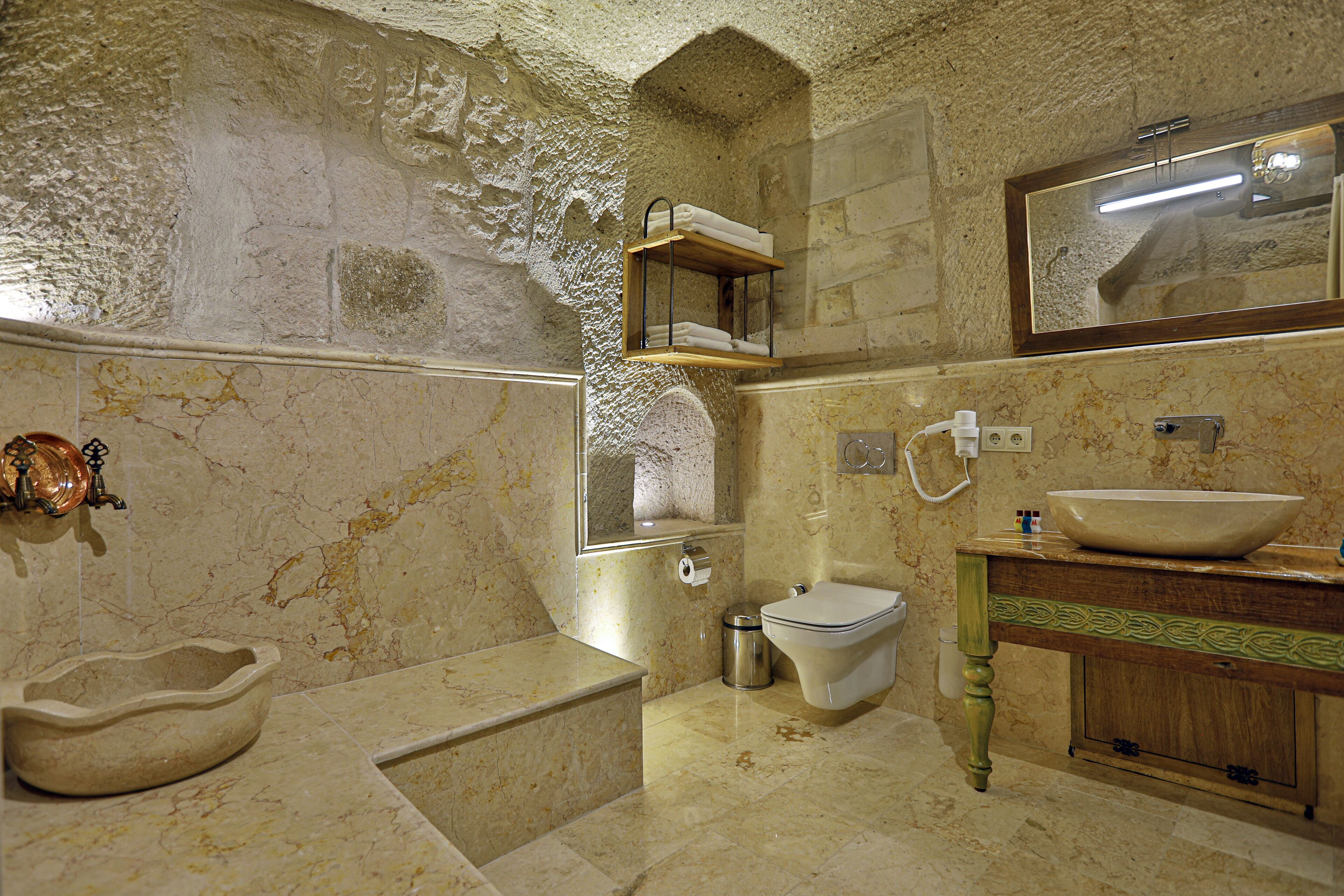 Sah Saray Cave Suites
