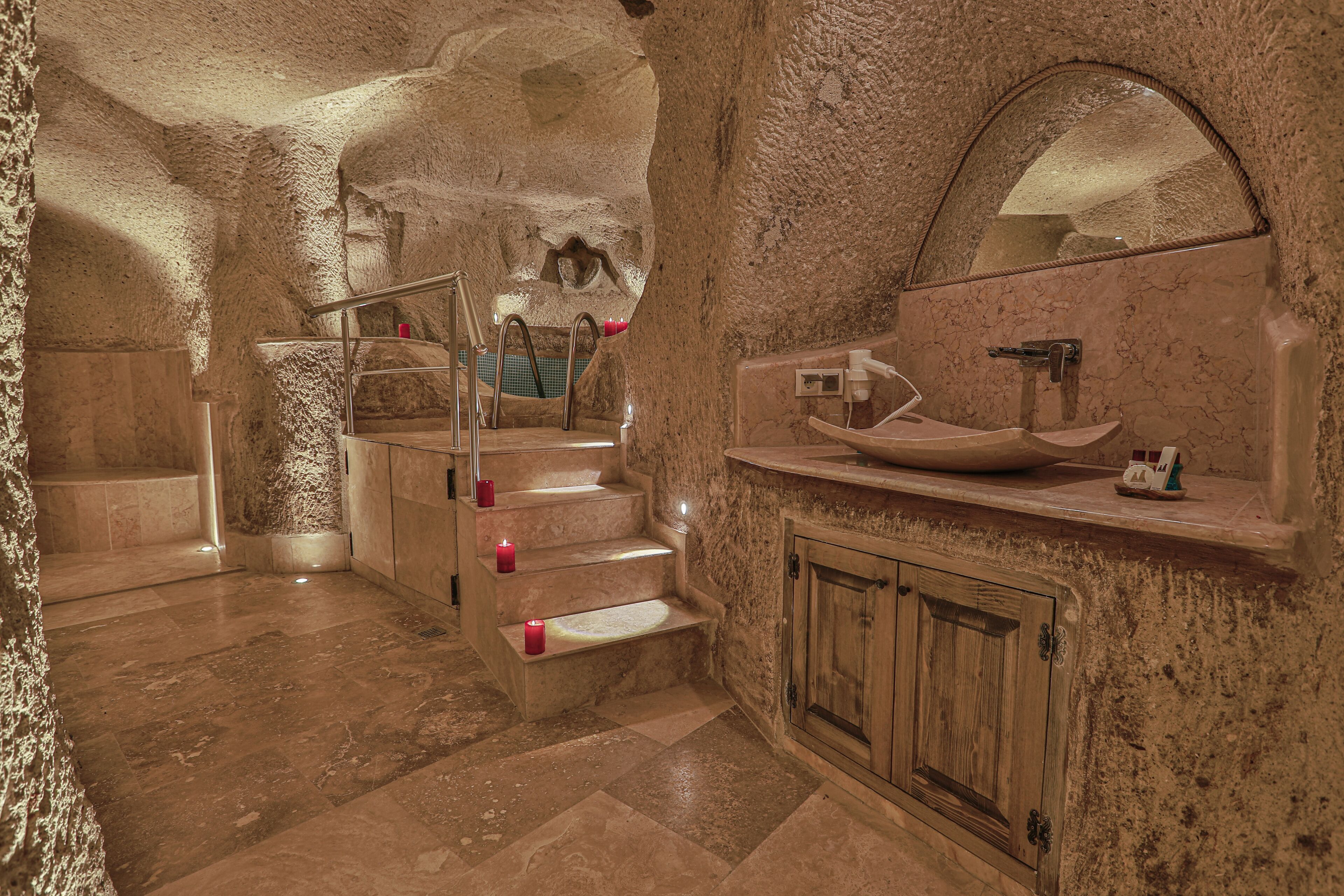 Sah Saray Cave Suites