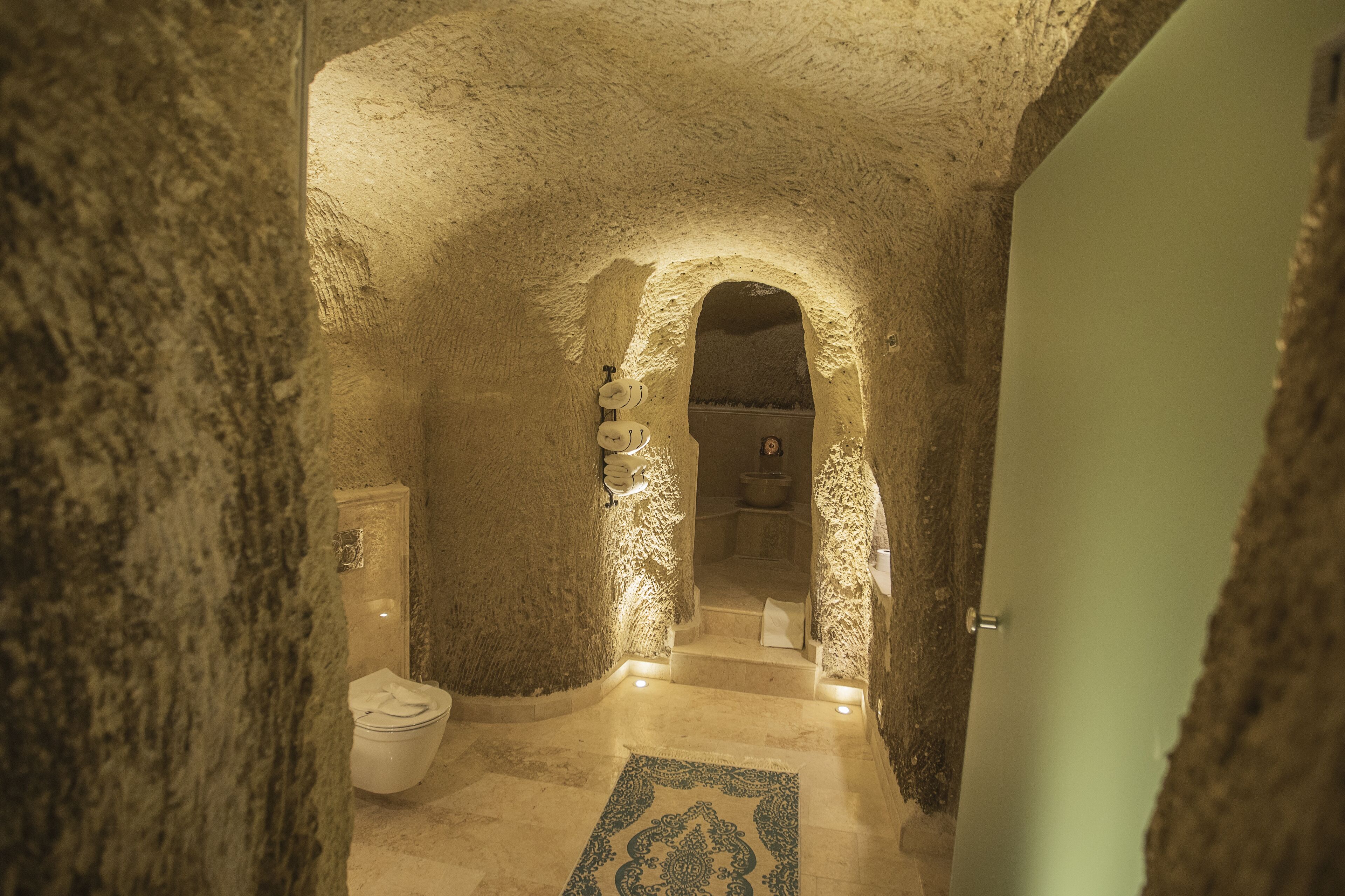 Sah Saray Cave Suites