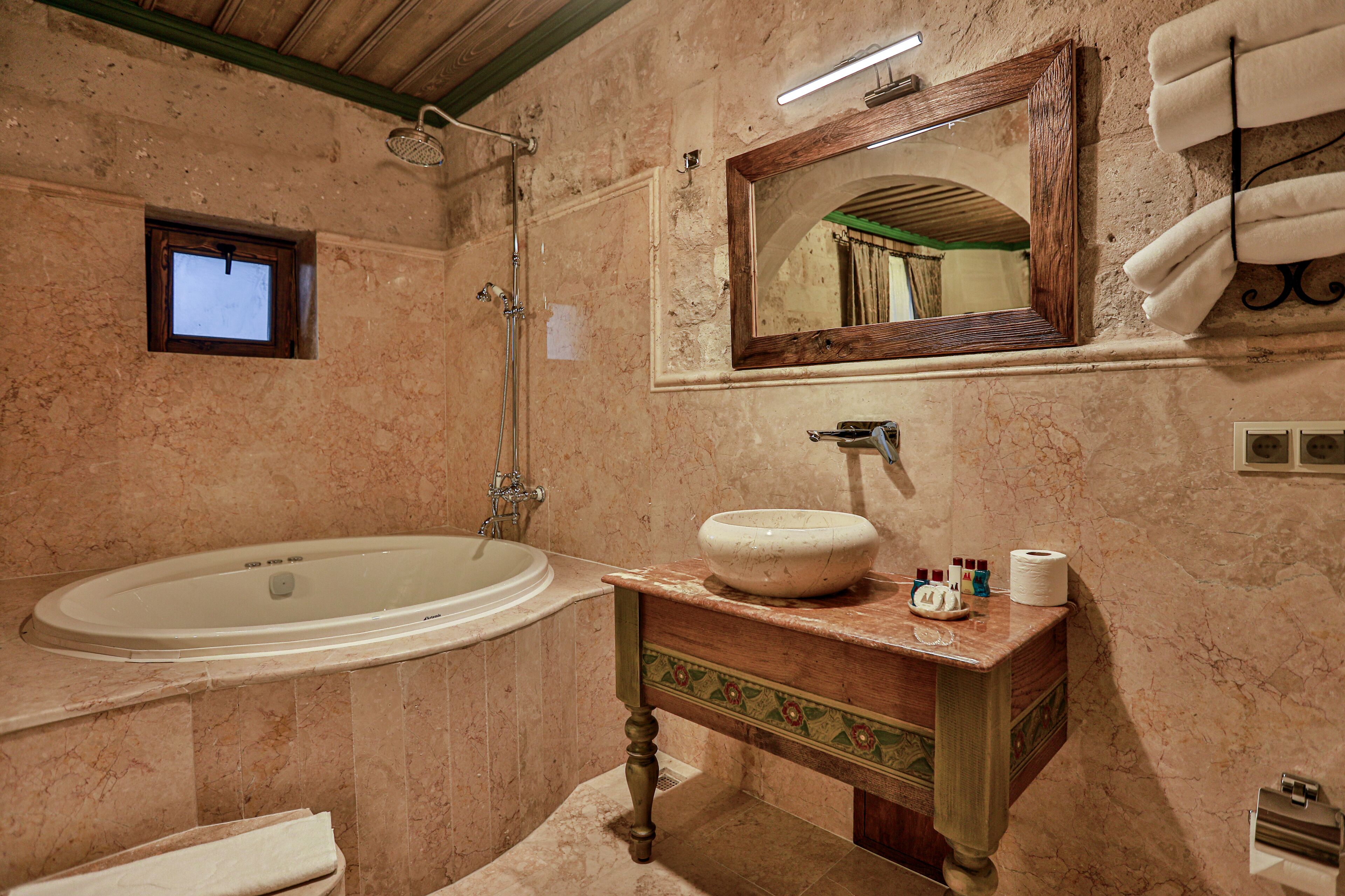 Sah Saray Cave Suites