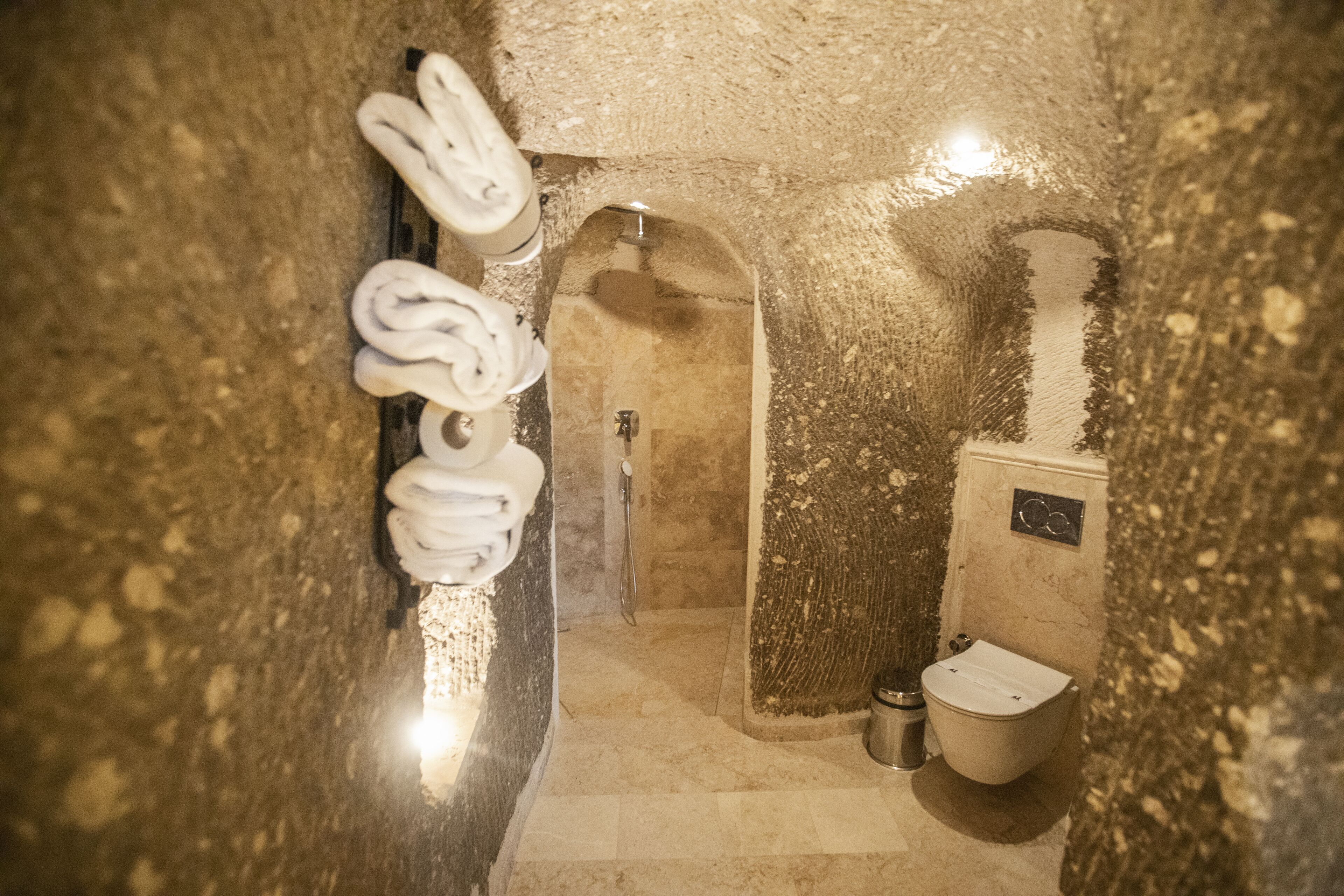 Sah Saray Cave Suites