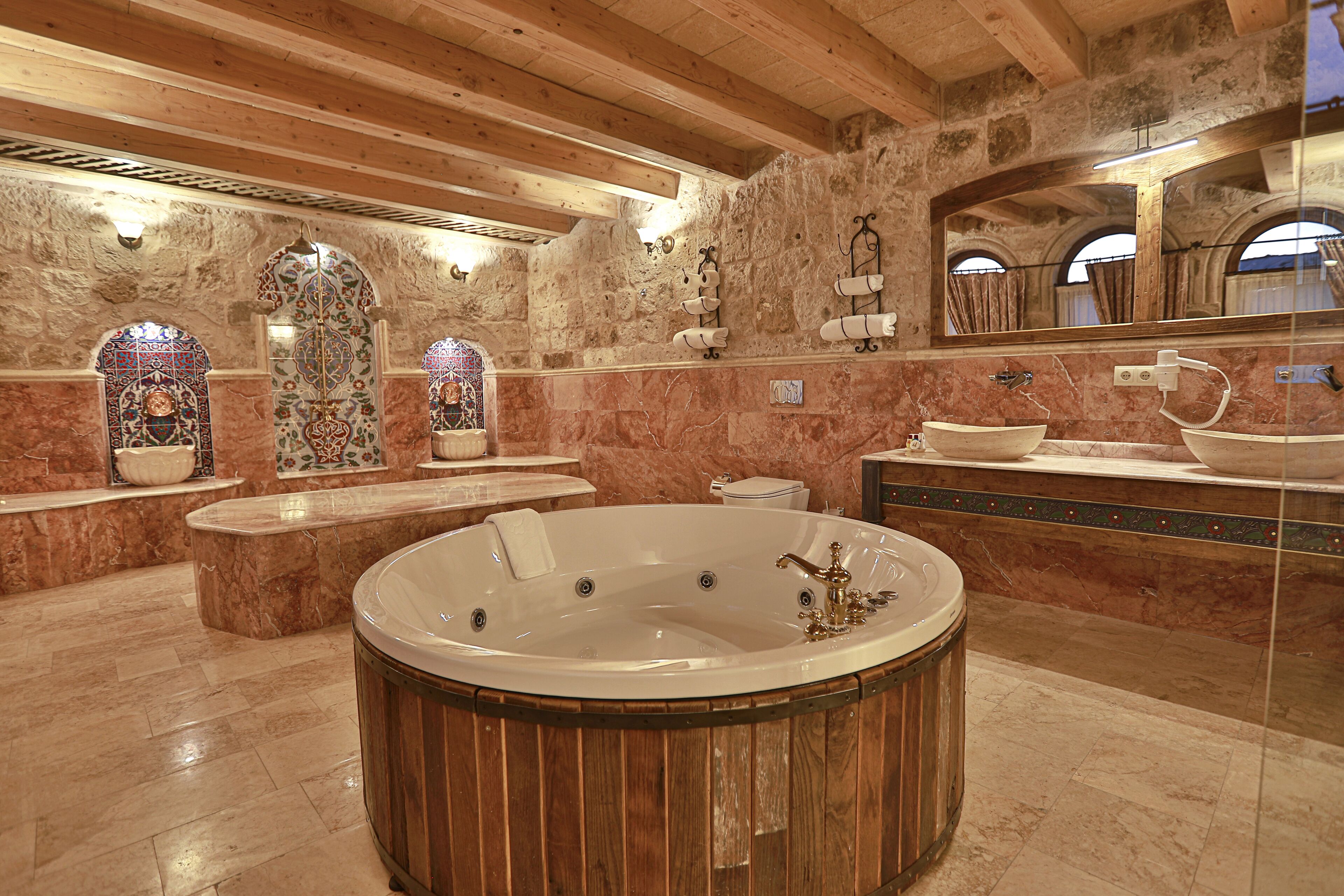 Sah Saray Cave Suites