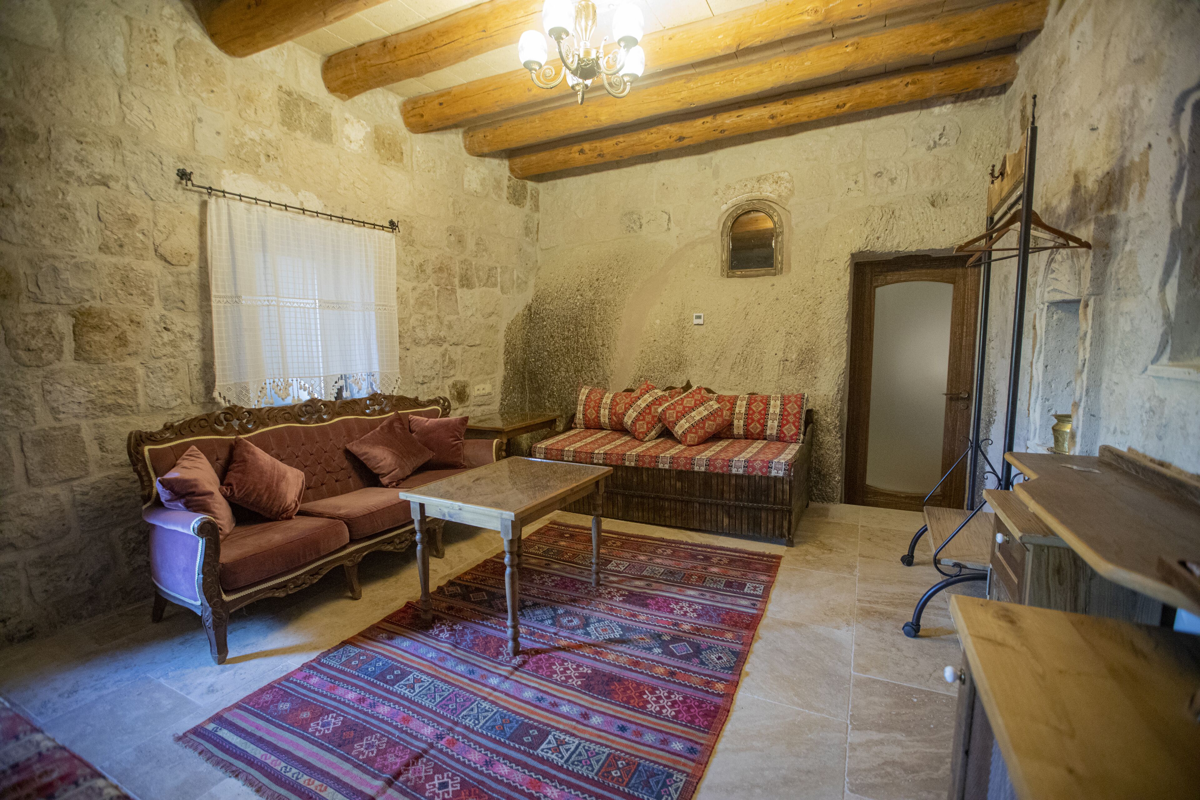 Sah Saray Cave Suites