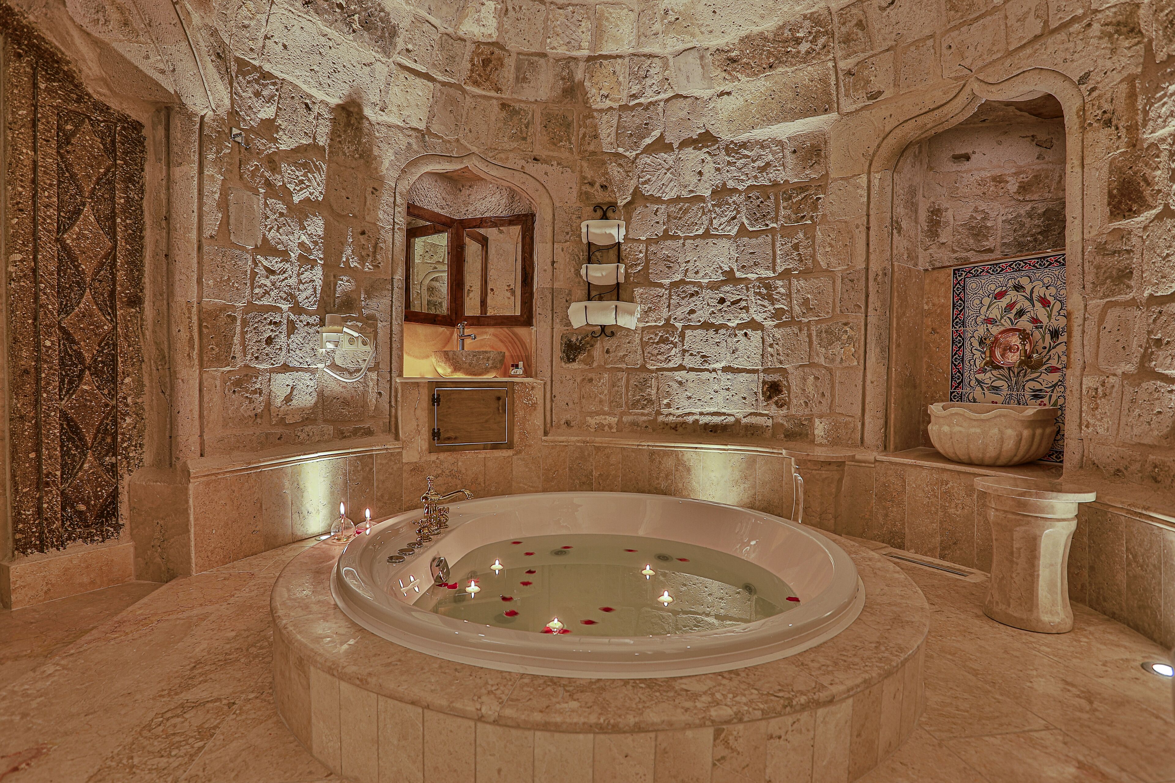 Sah Saray Cave Suites