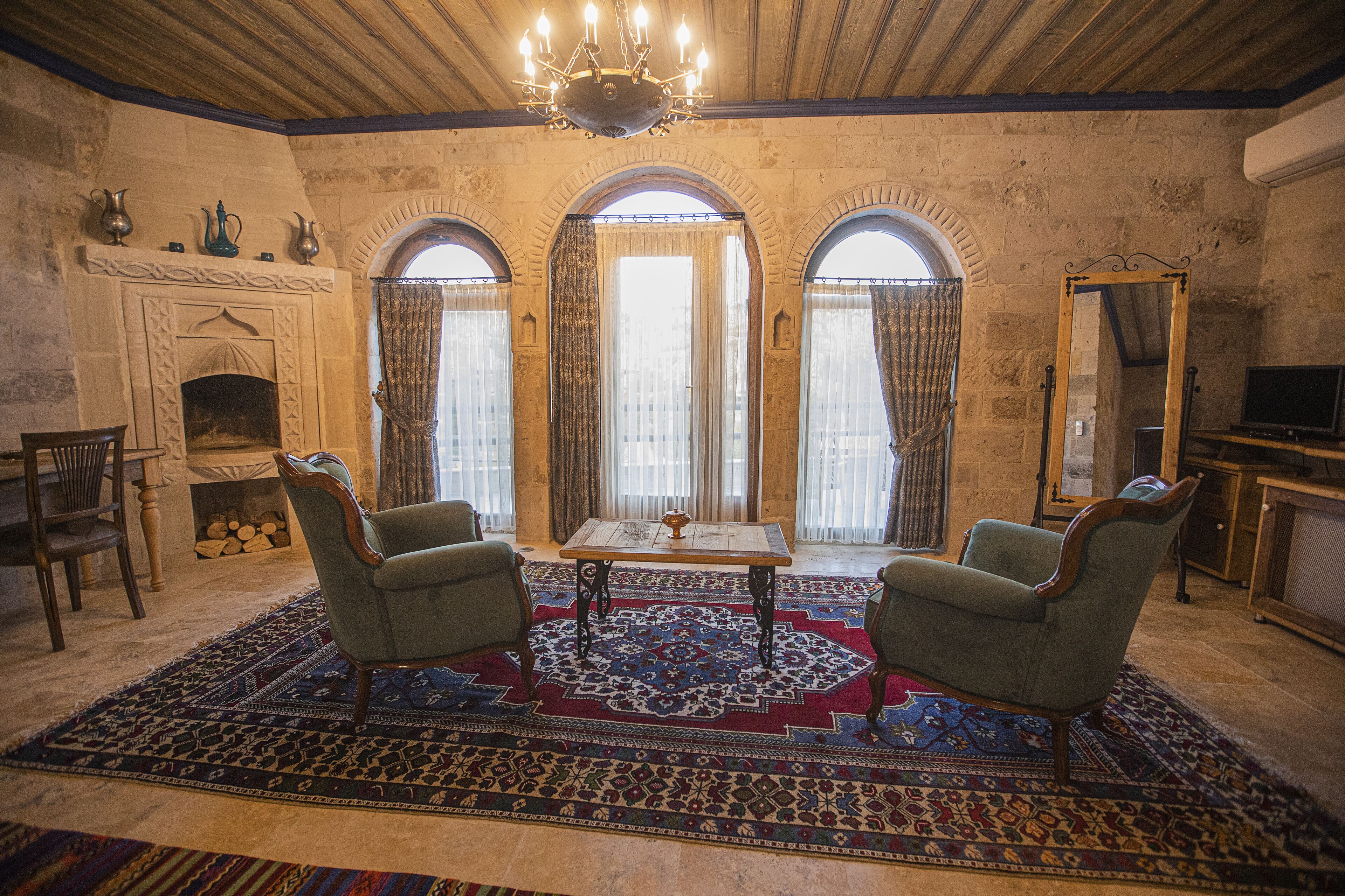 Sah Saray Cave Suites