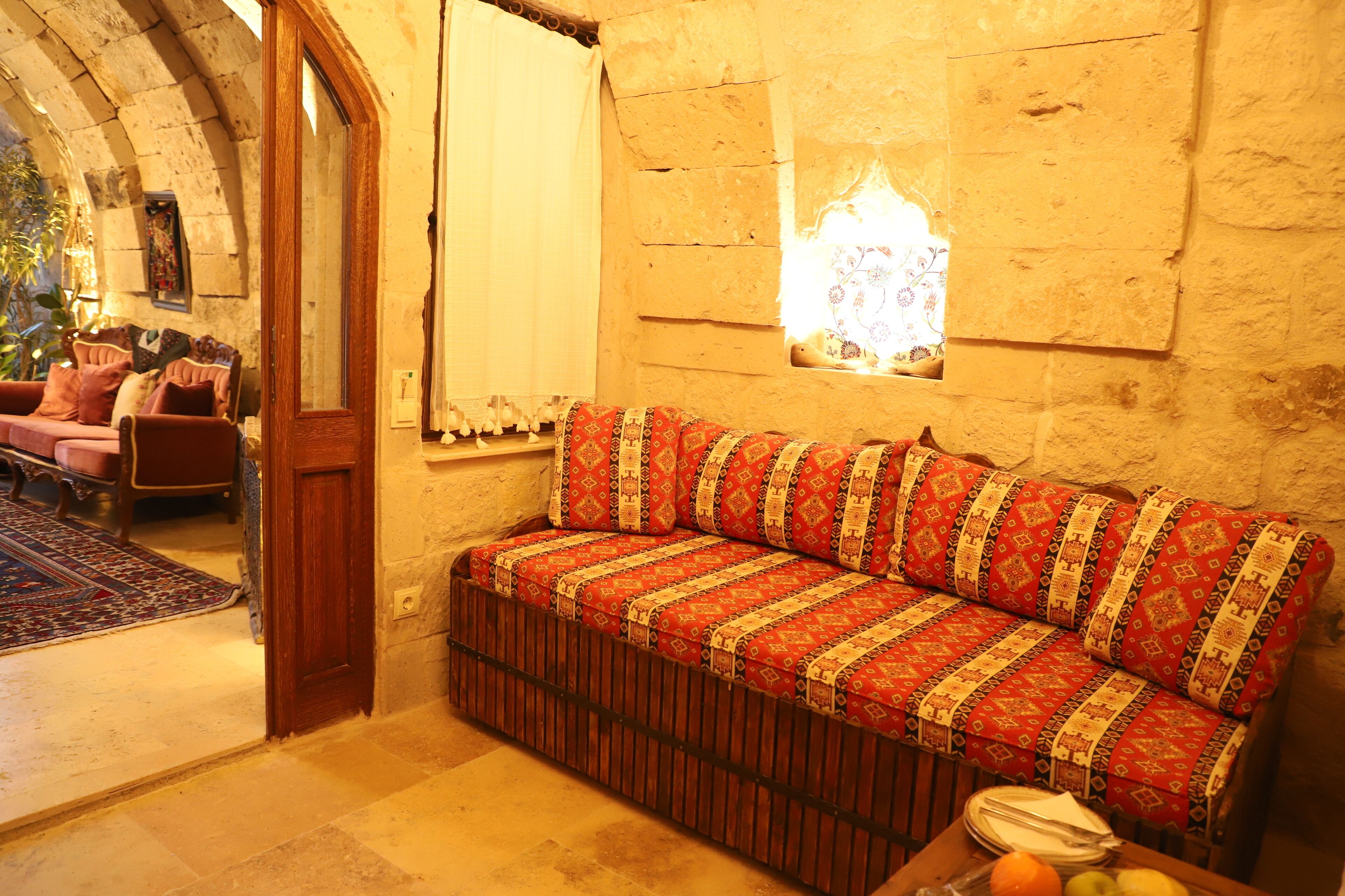 Sah Saray Cave Suites