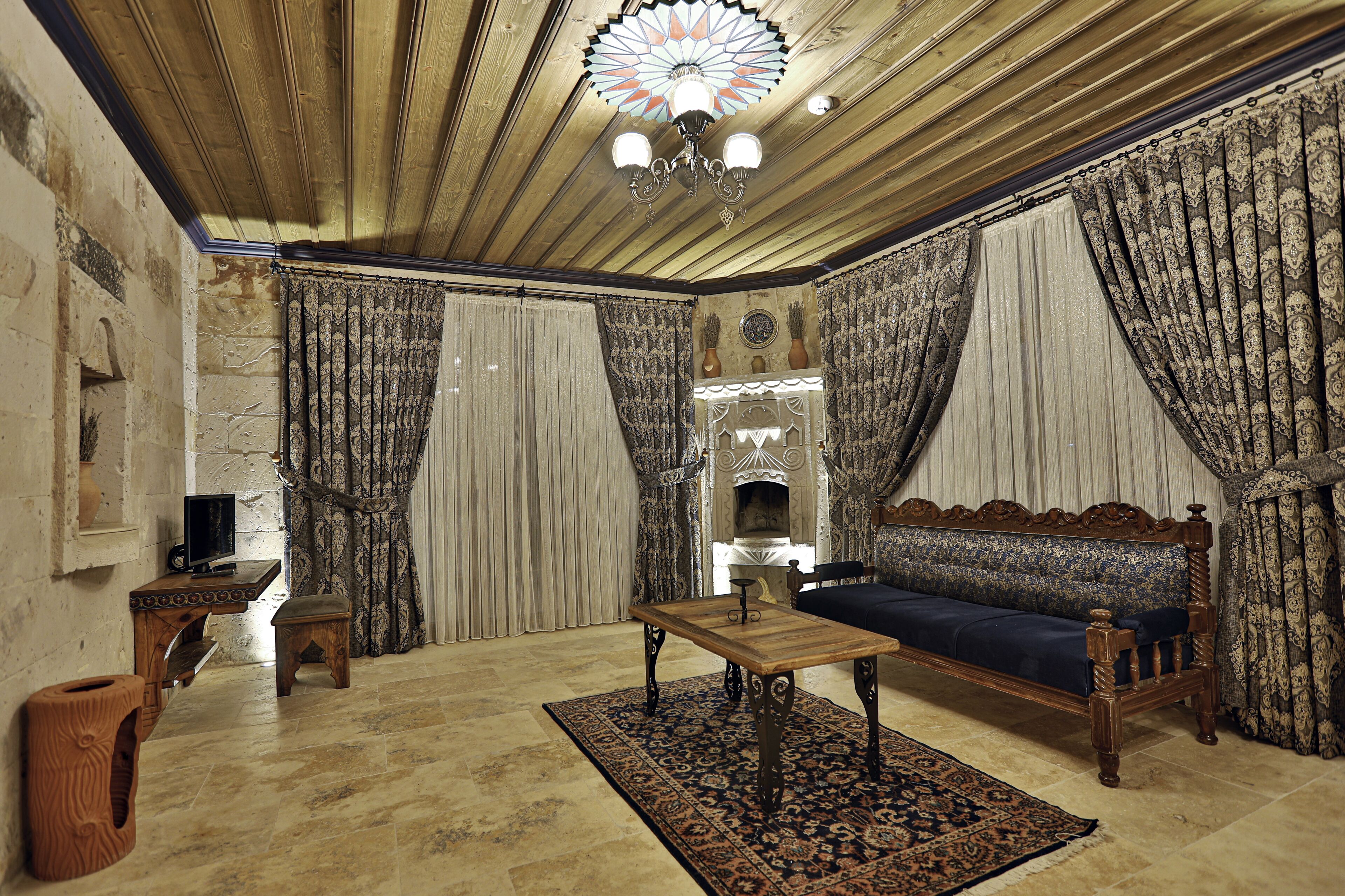 Sah Saray Cave Suites