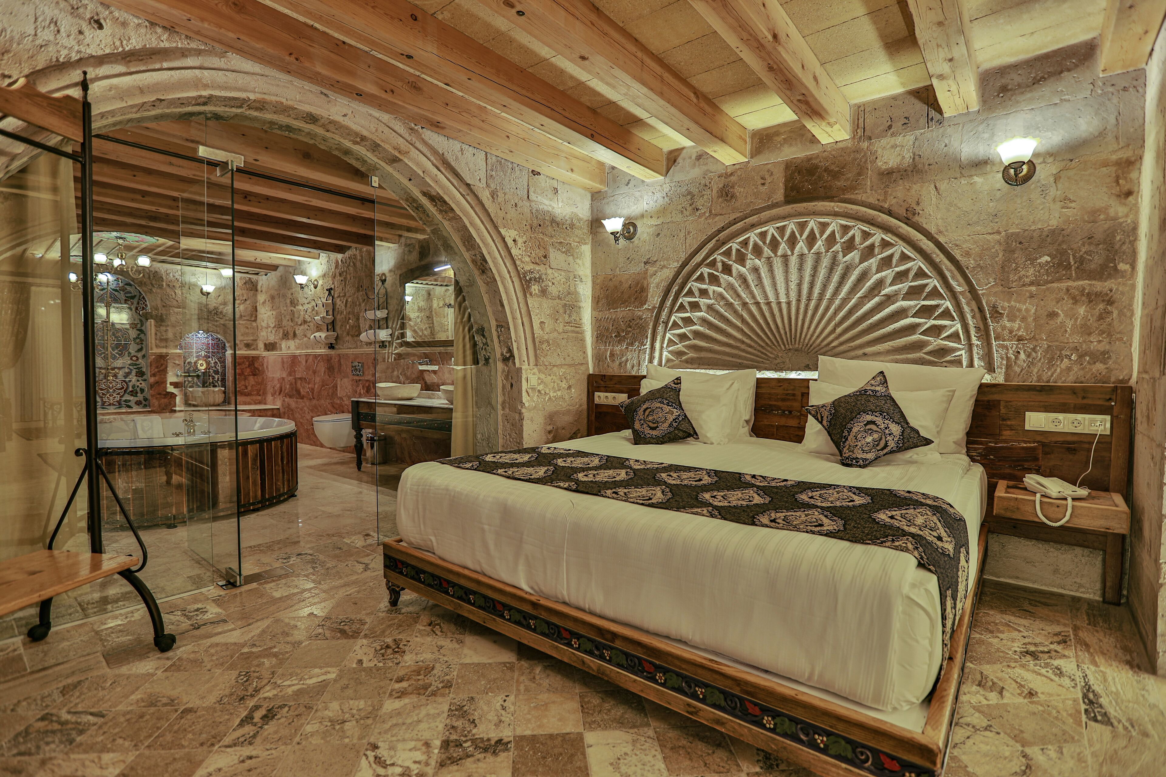 Sah Saray Cave Suites