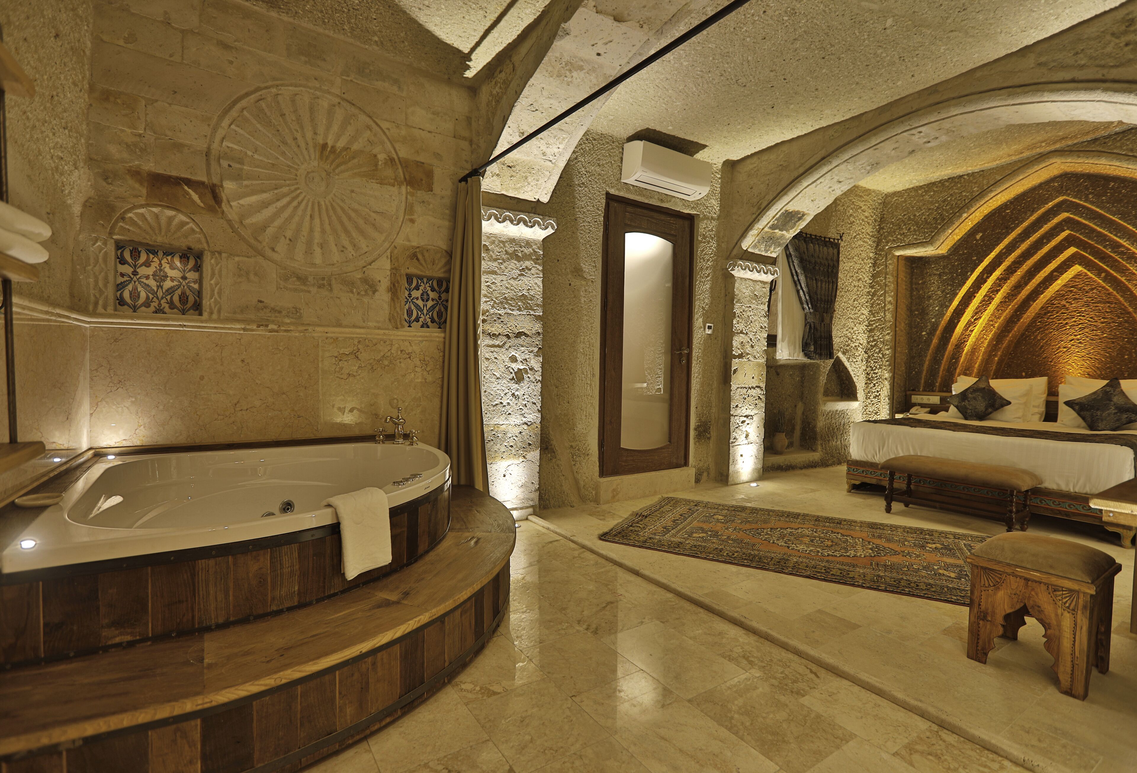 Sah Saray Cave Suites