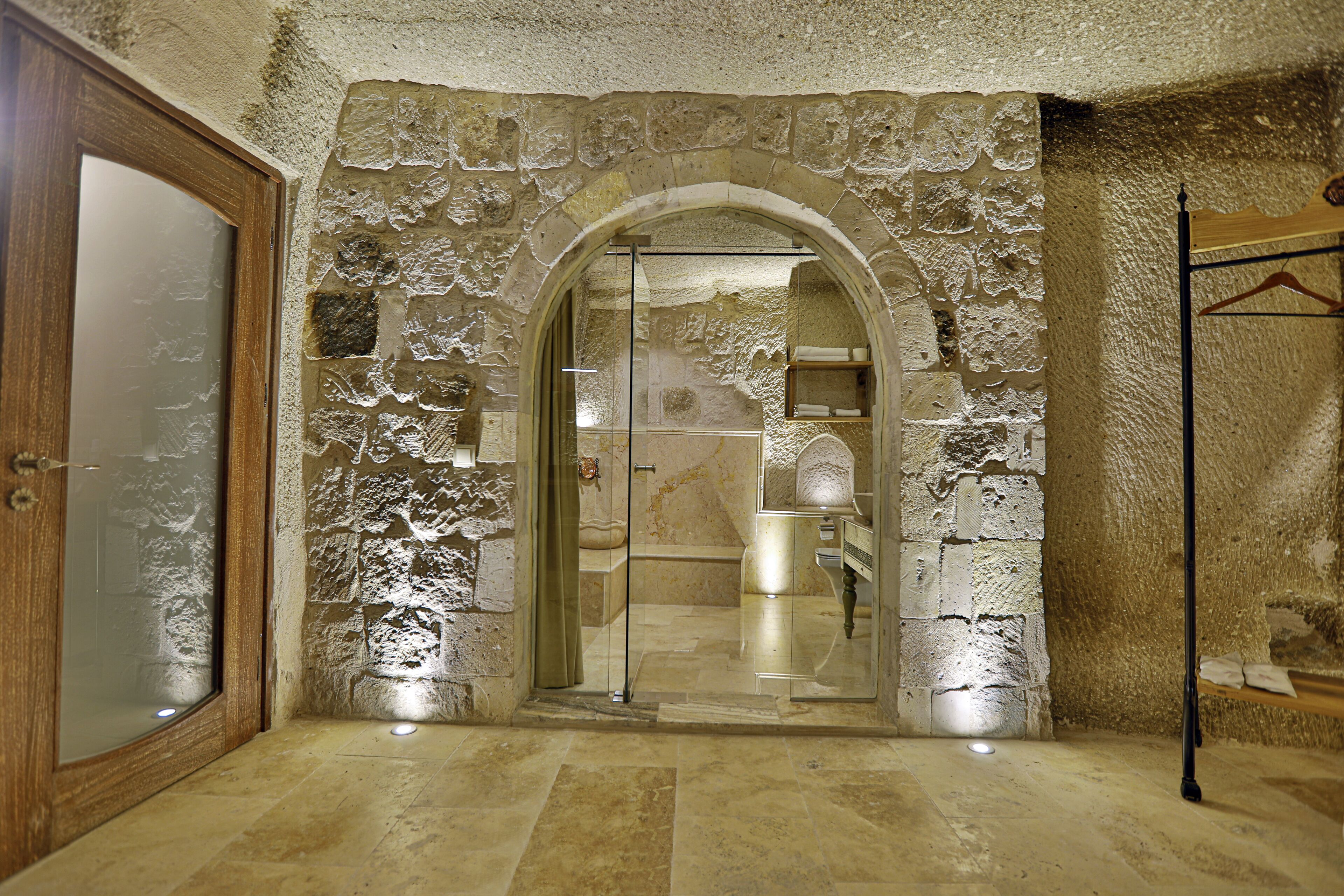 Sah Saray Cave Suites