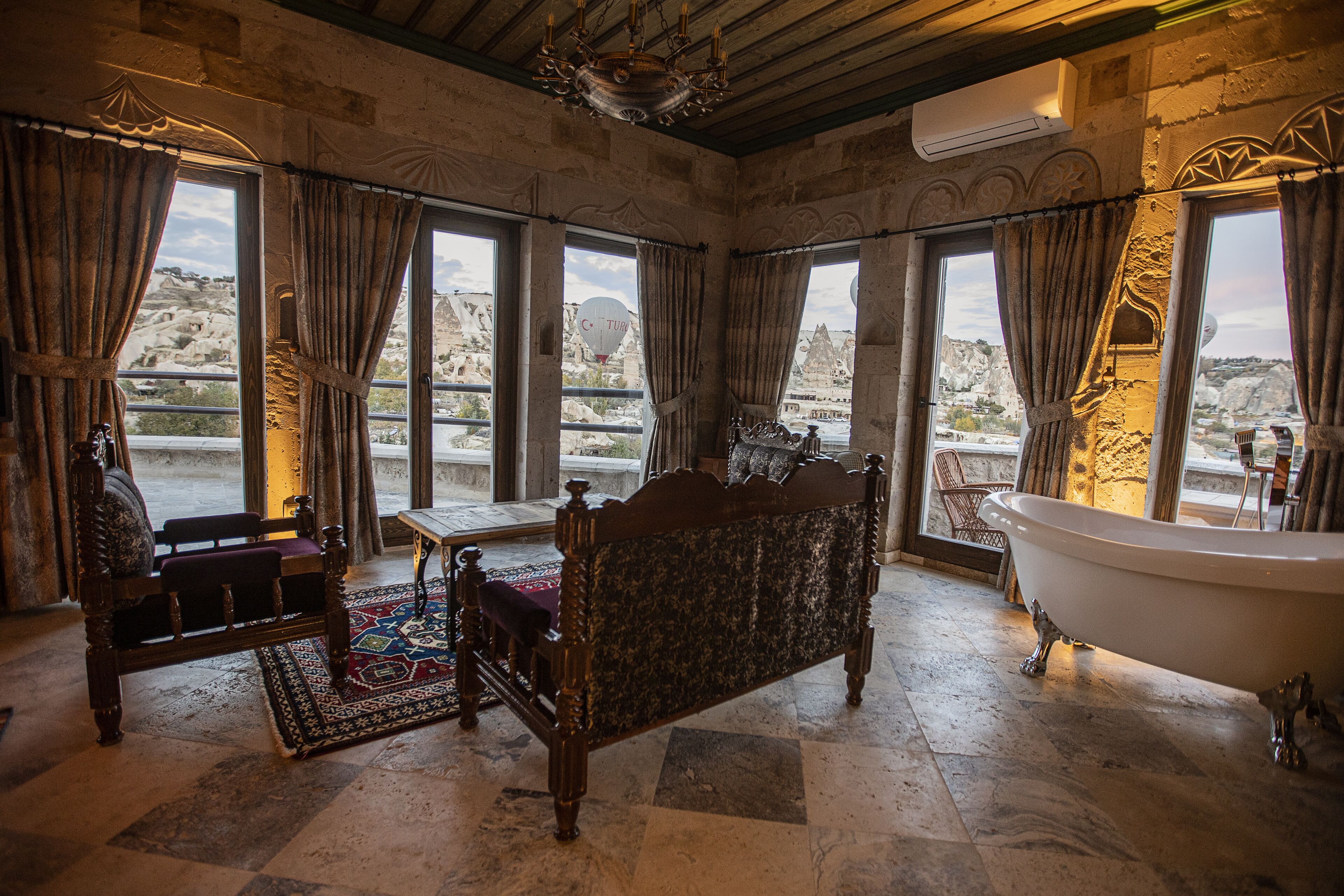 Sah Saray Cave Suites