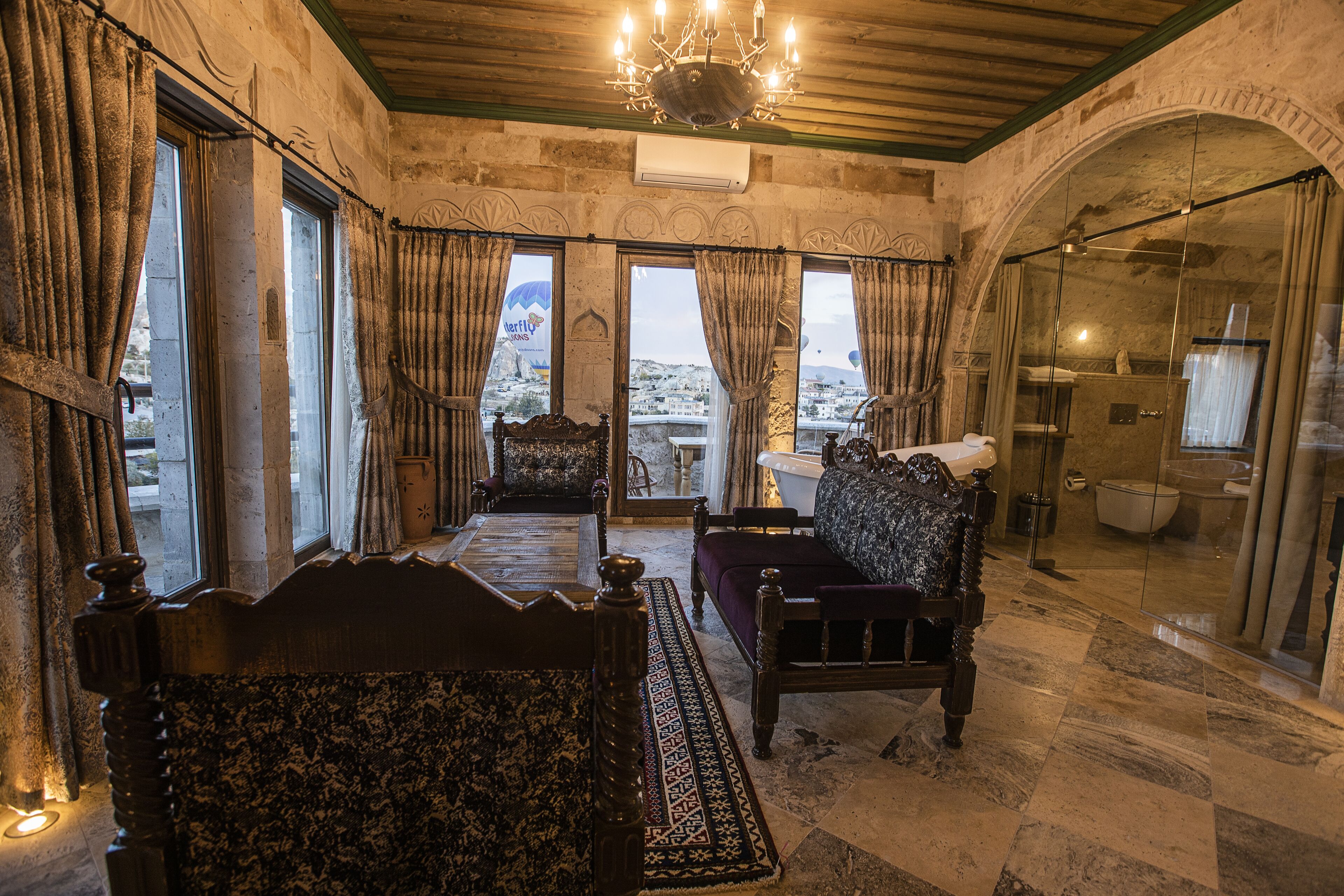 Sah Saray Cave Suites