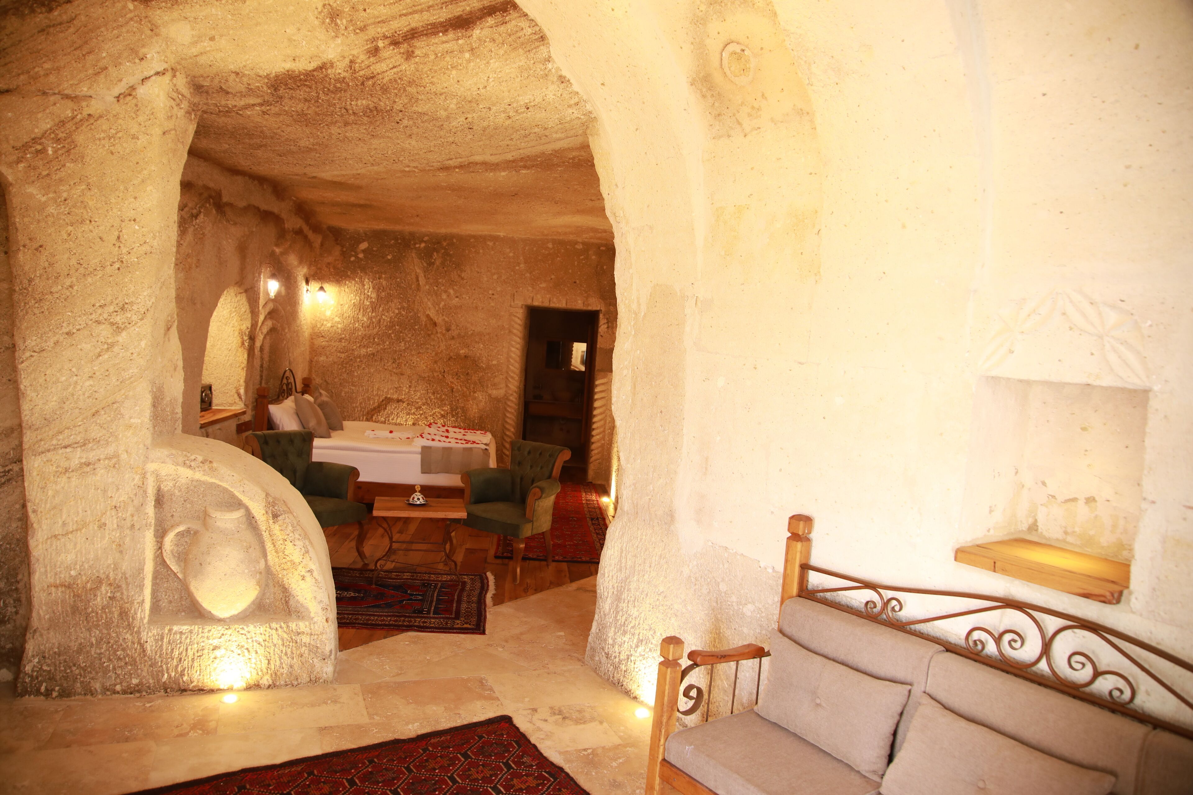 Sarnich Cave Suites
