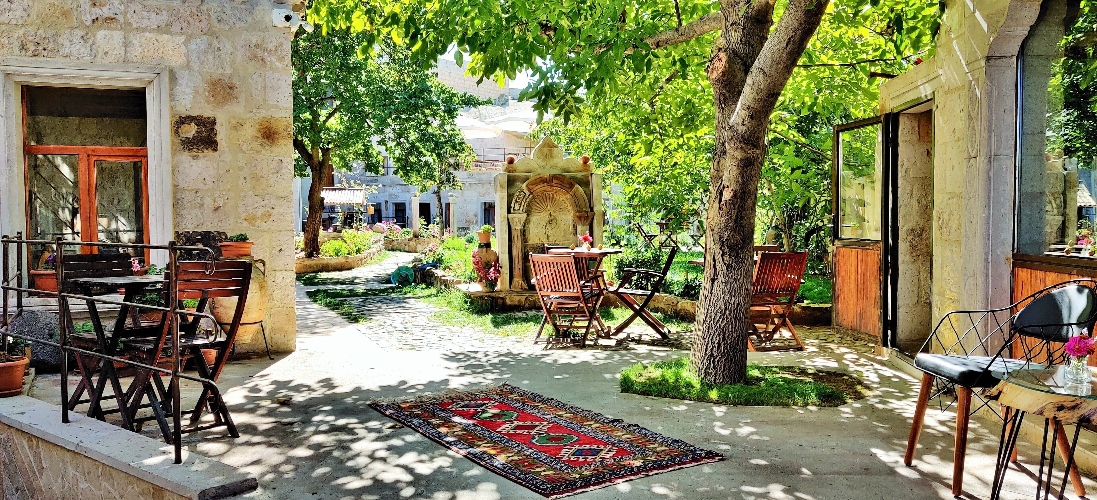 Sarnich Cave Suites