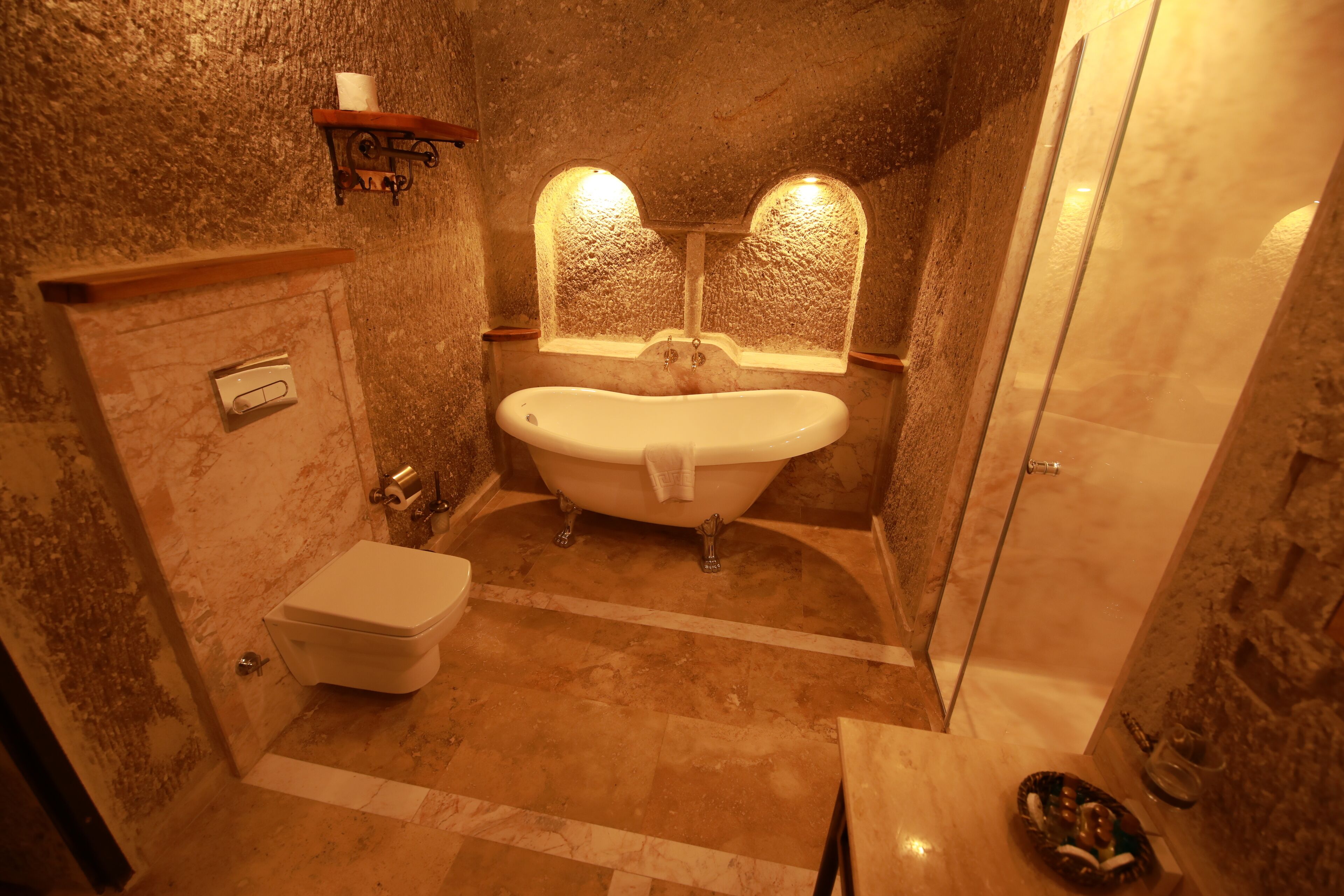 Sarnich Cave Suites