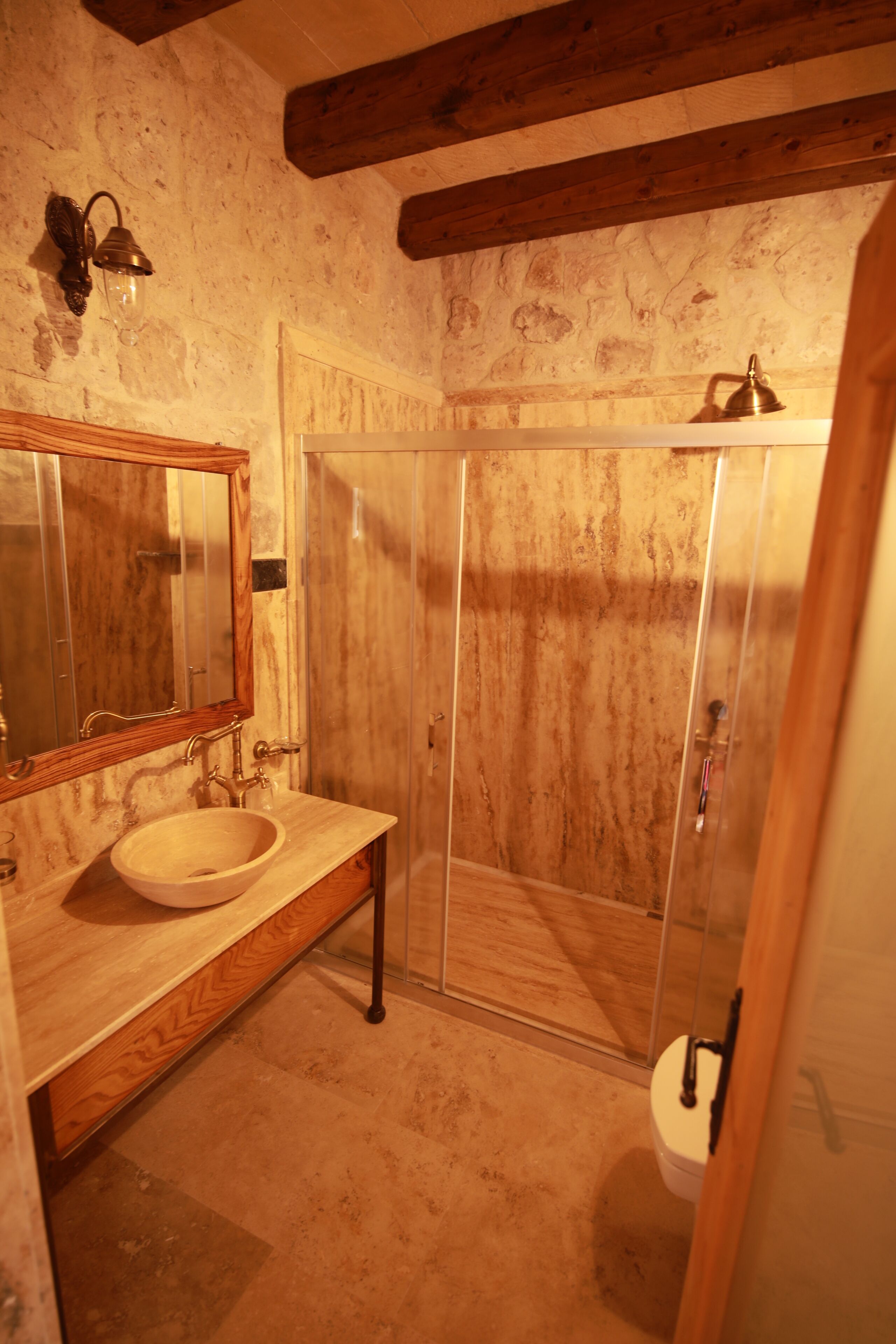 Sarnich Cave Suites