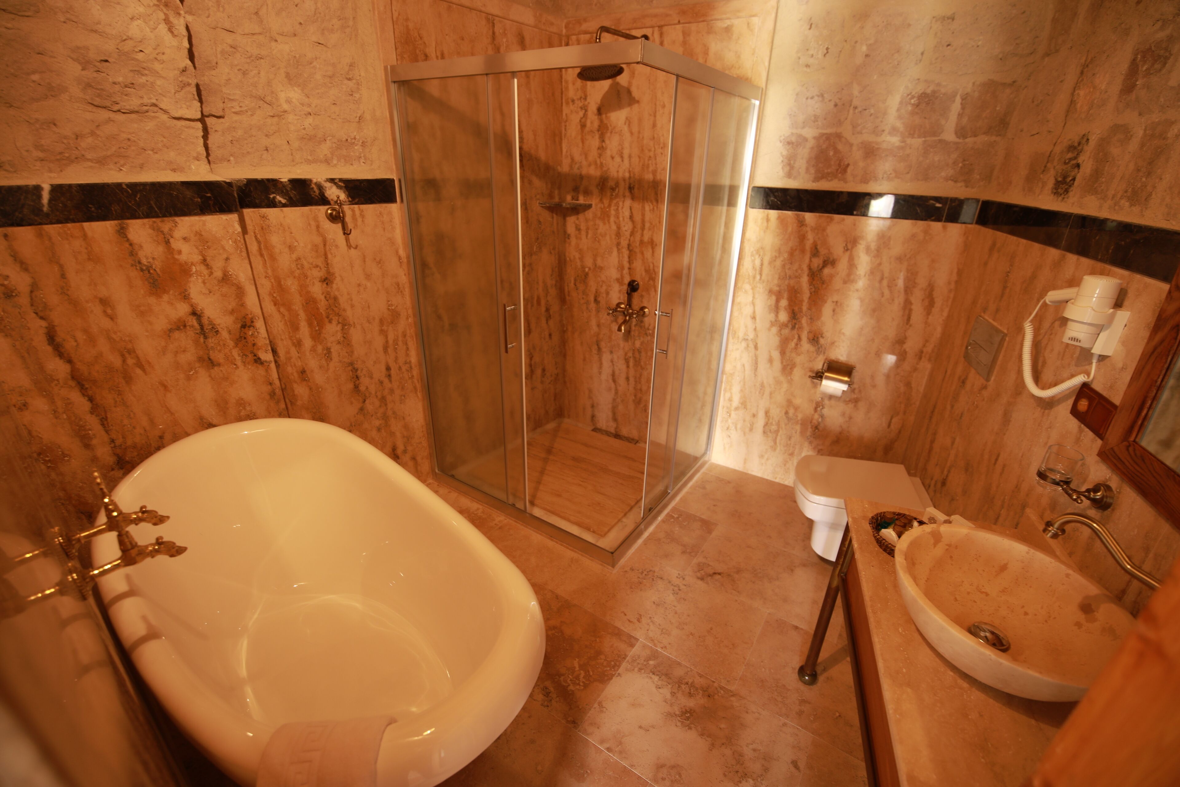 Sarnich Cave Suites