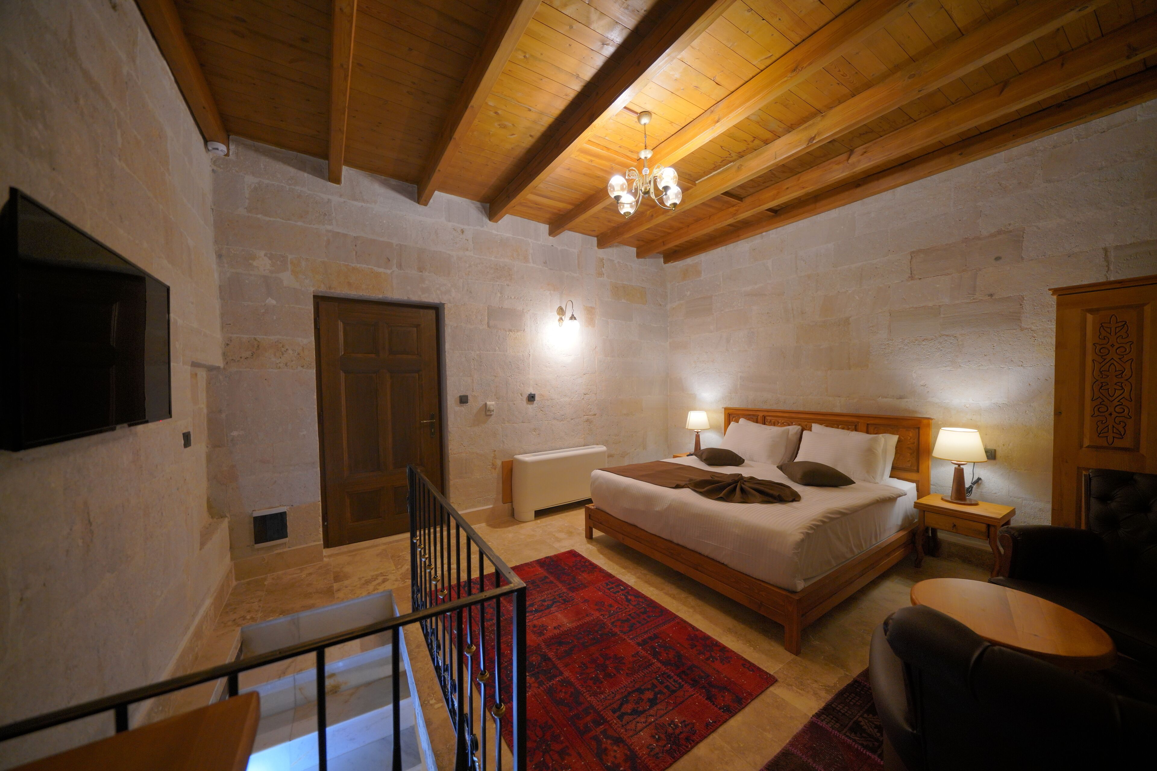 Secret Hill Cave Suites