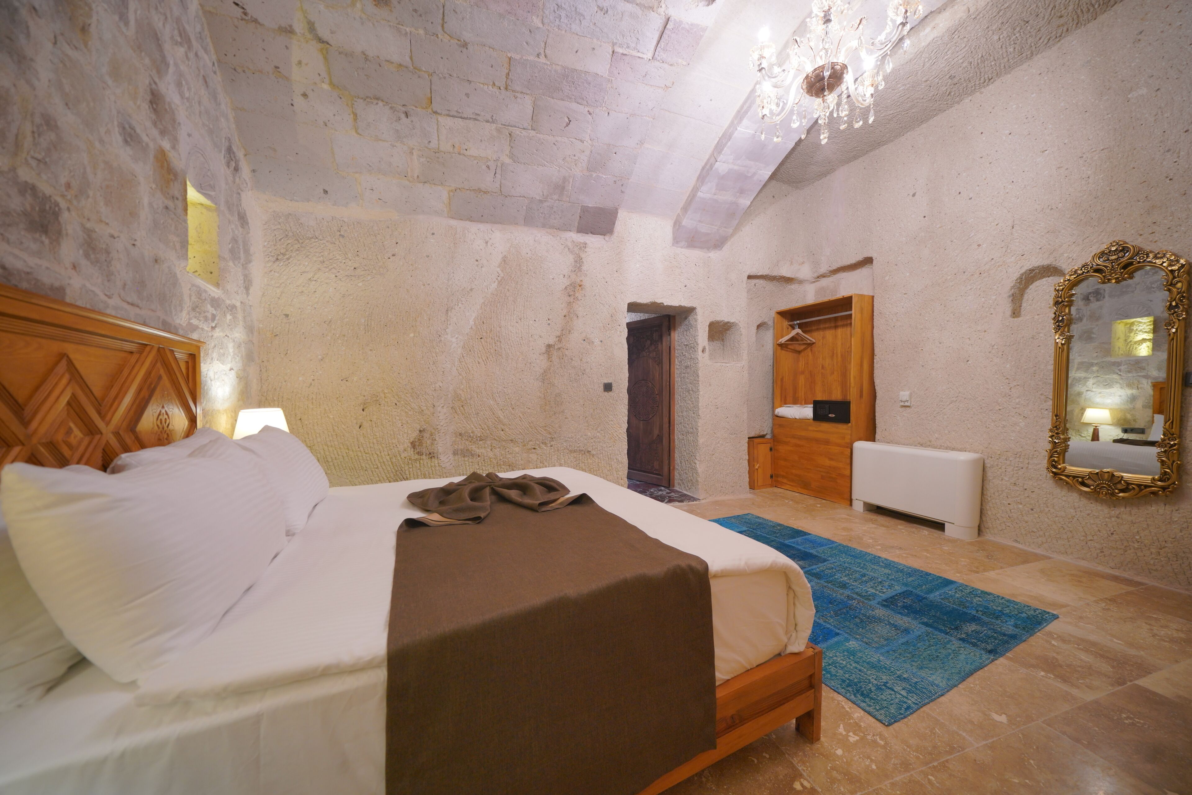 Secret Hill Cave Suites