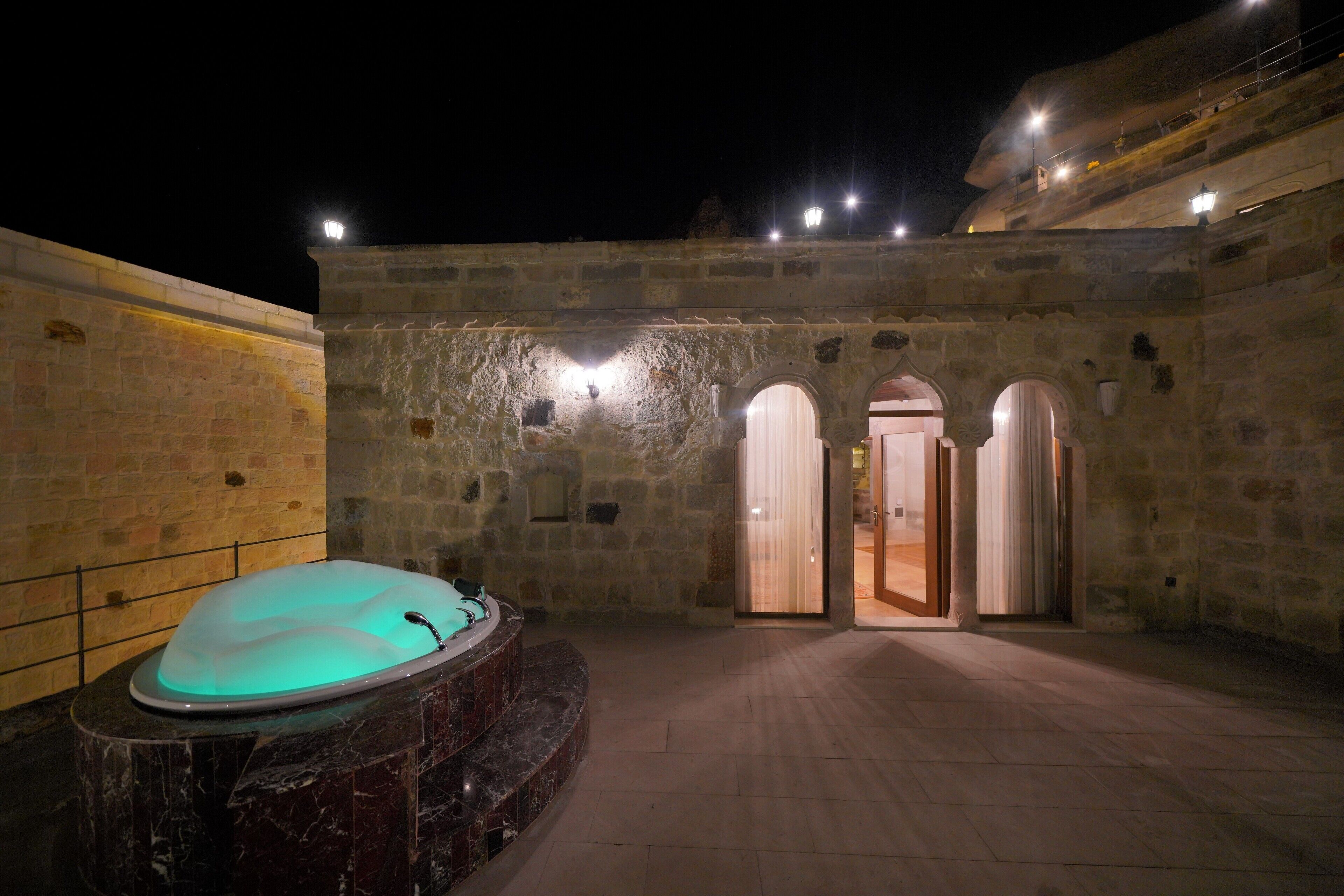 Secret Hill Cave Suites