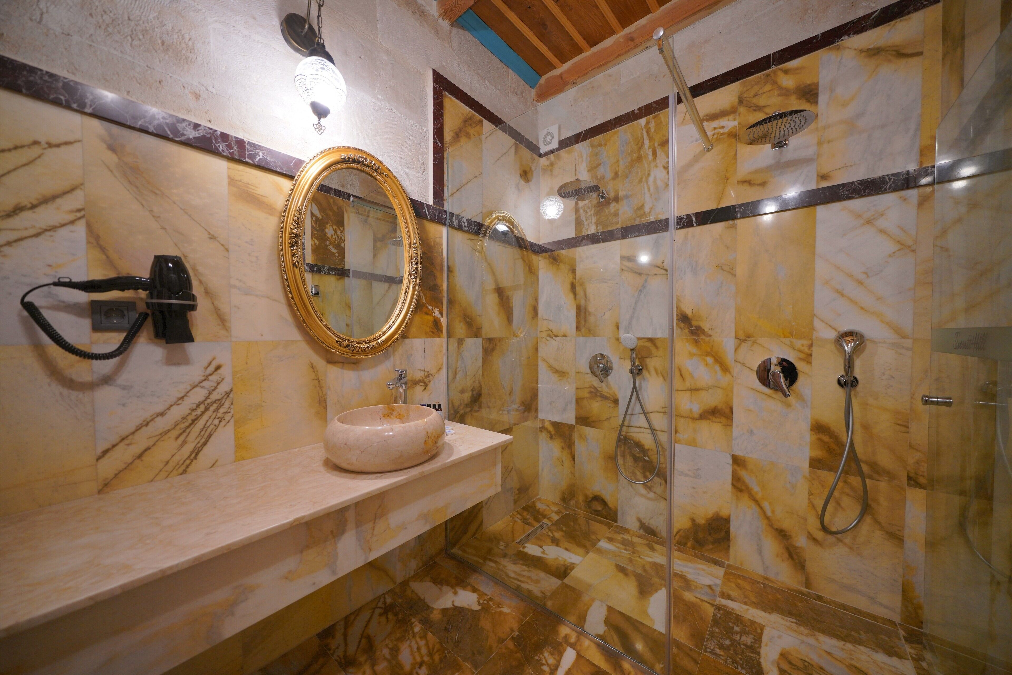 Secret Hill Cave Suites